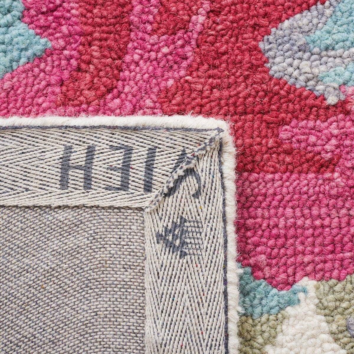Luxurious Hand-Tufted 100% Wool Pile Rug with Elegant Design for Cozy Homes