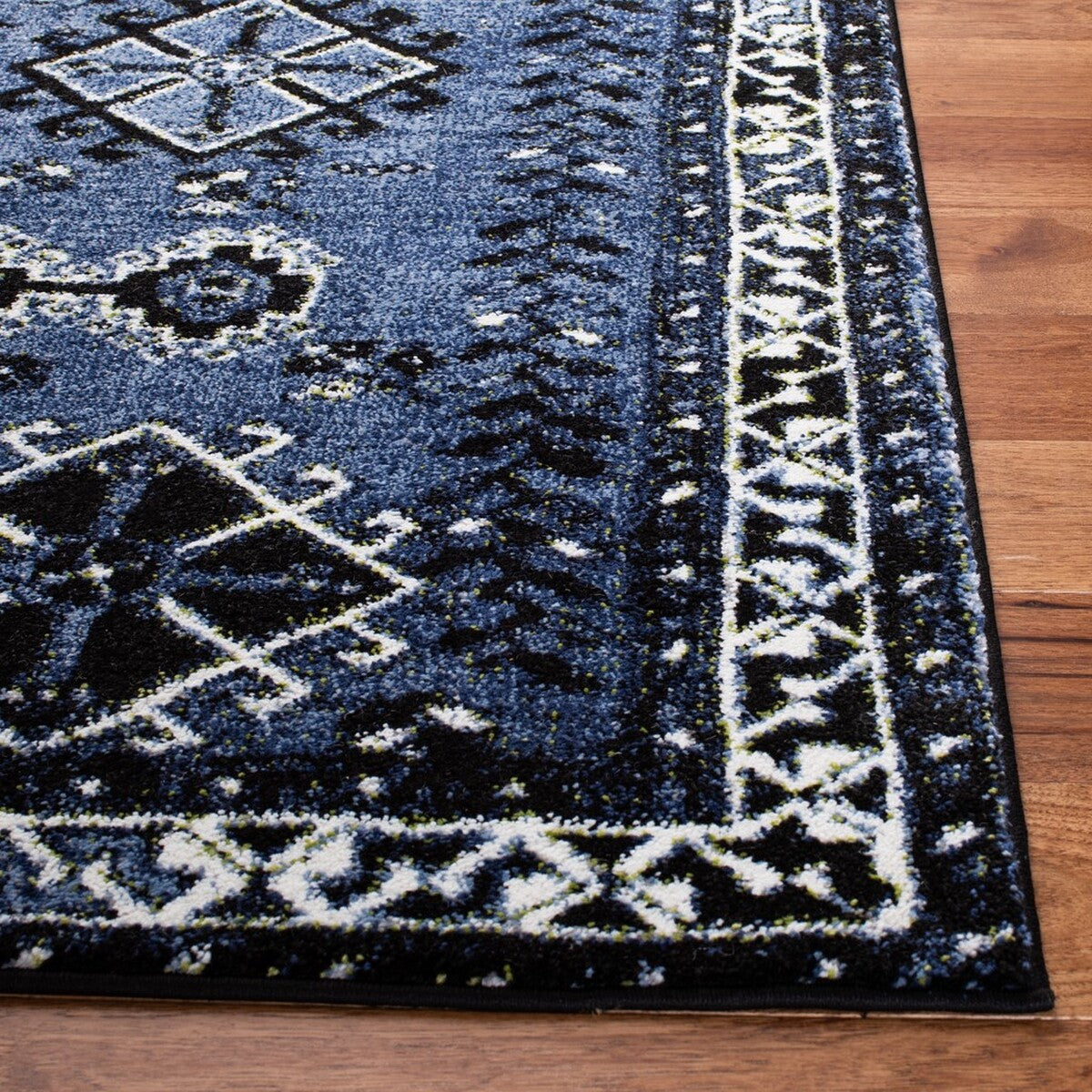 Exquisite Vintage Hamadan Transitional Power Loomed Polypropylene Rug - Ideal Elegant Design for Every Space