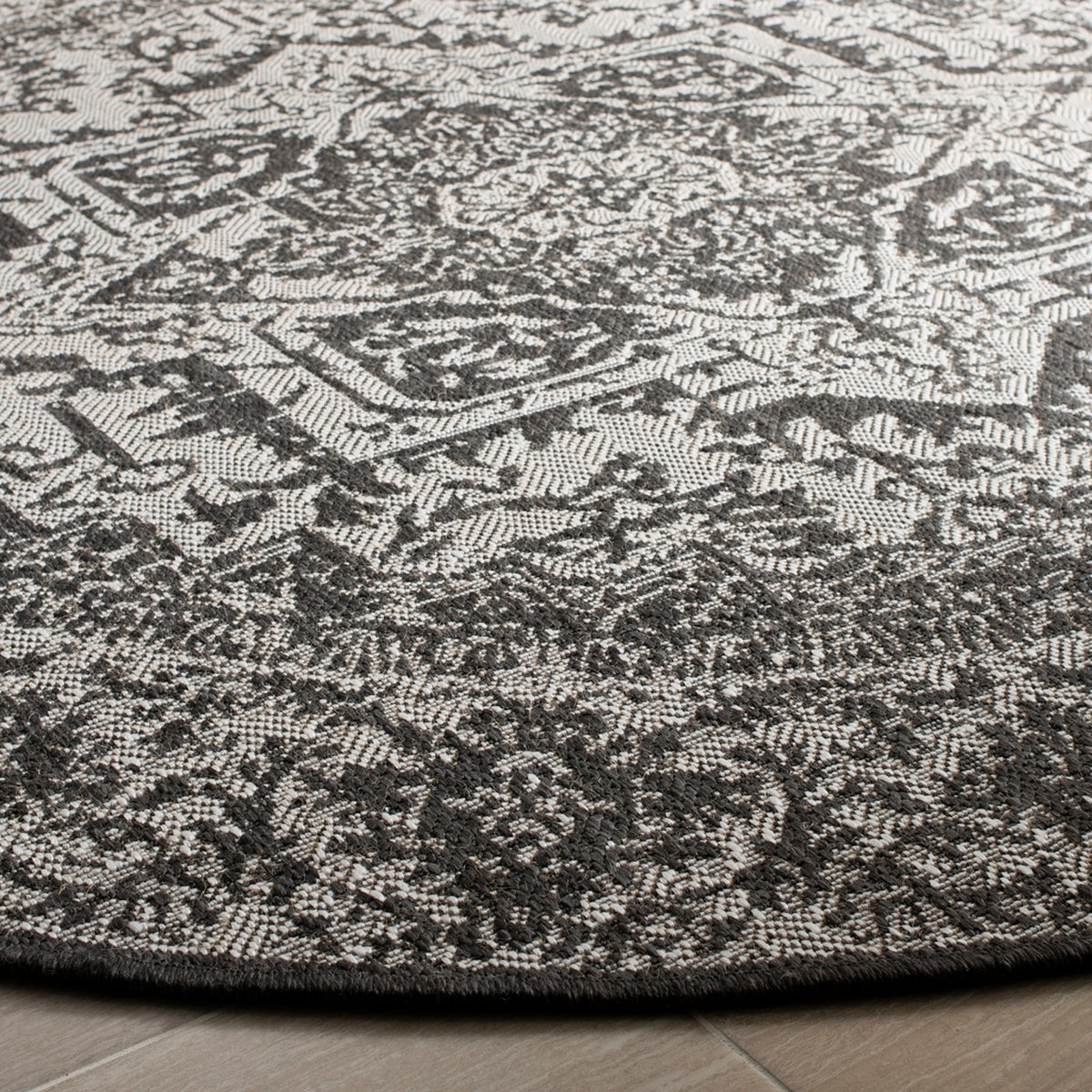 Stylish and Durable Linden 139 Power-Loomed Polypropylene Indoor/Outdoor Rug