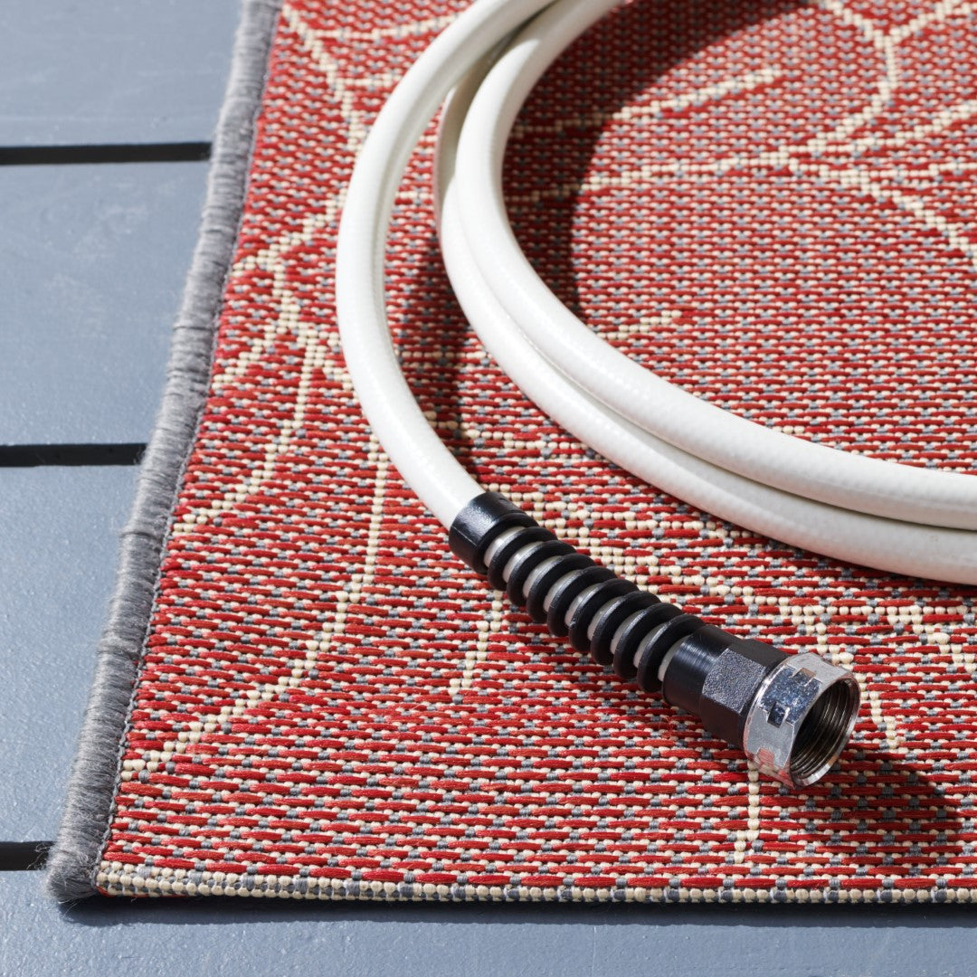 Stylish Courtyard Power Loomed Indoor/Outdoor Rug - Durable Polypropylene Blend for All Spaces
