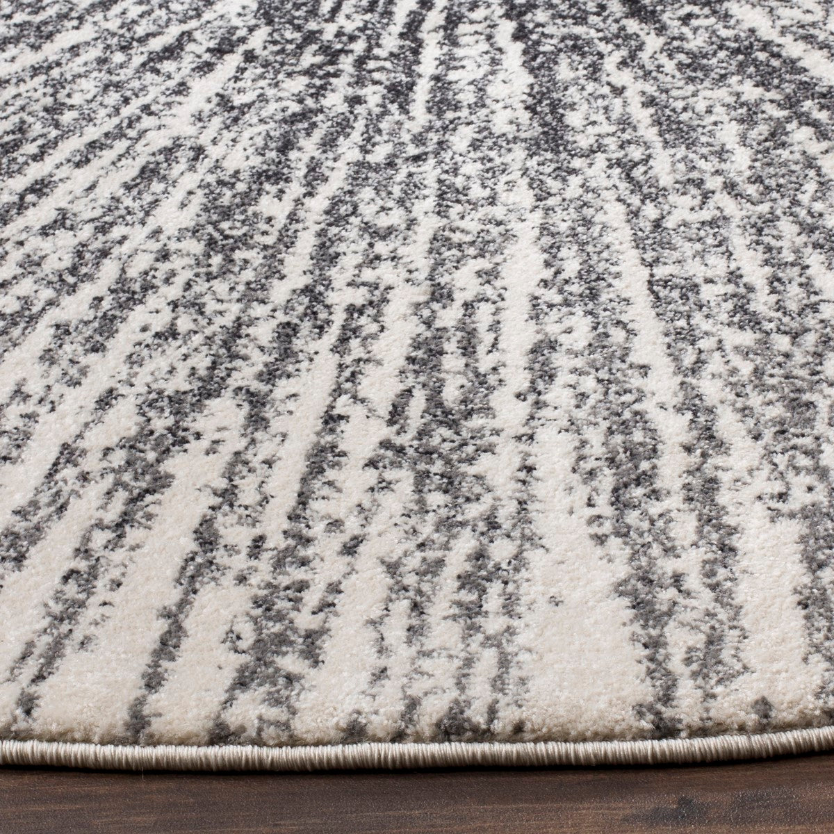 Safavieh Evoke Power Loomed Exquisite Frieze Rug - Contemporary Fashion Design, Sumptuously Soft, and Effortless to Maintain