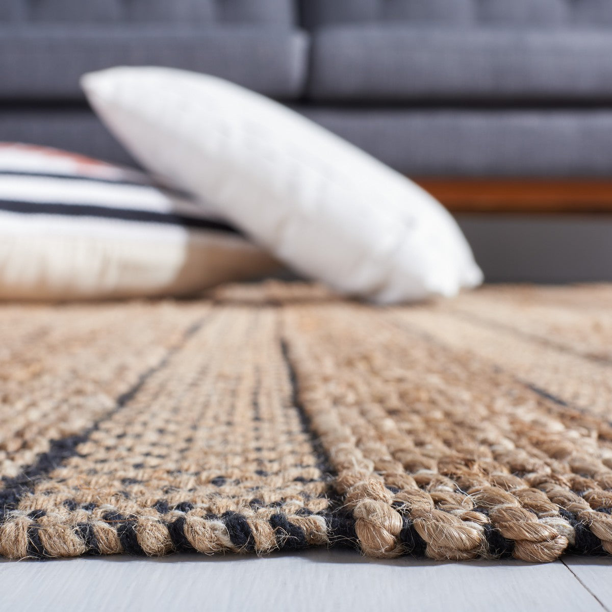 Stylish and Eco-Friendly 654 Flat Weave Rug Made of Jute and Cotton for Home Decor