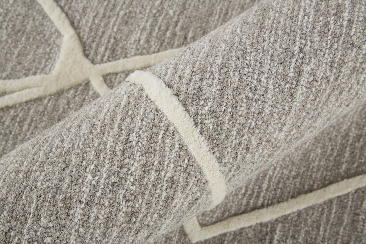 Exquisite Hand-Tufted Wool Rug with Stunning Abstract Design for Elegant Spaces