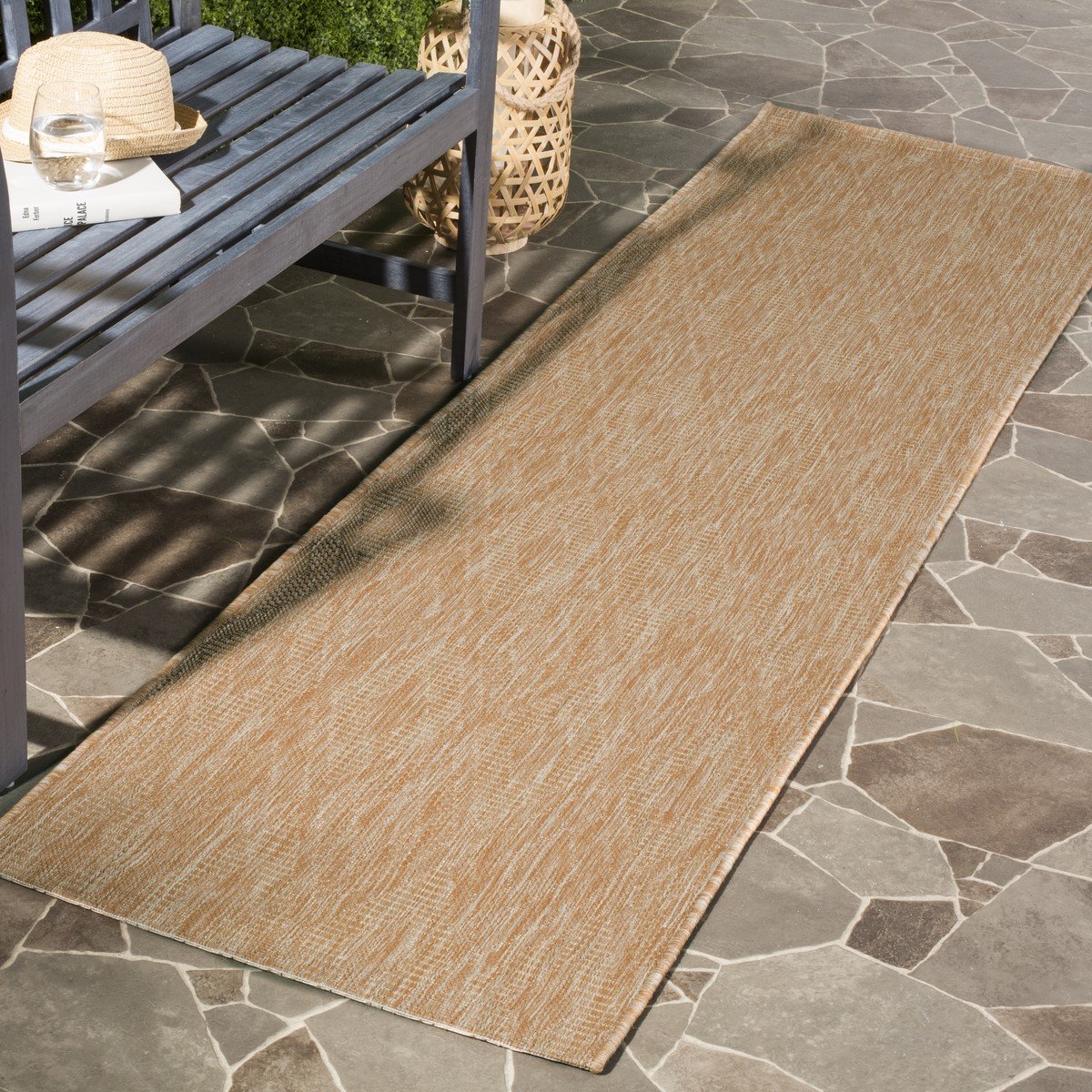 Stylish Courtyard Indoor/Outdoor Power - Loomed Rug with Diamond Motifs for Elegant Spaces