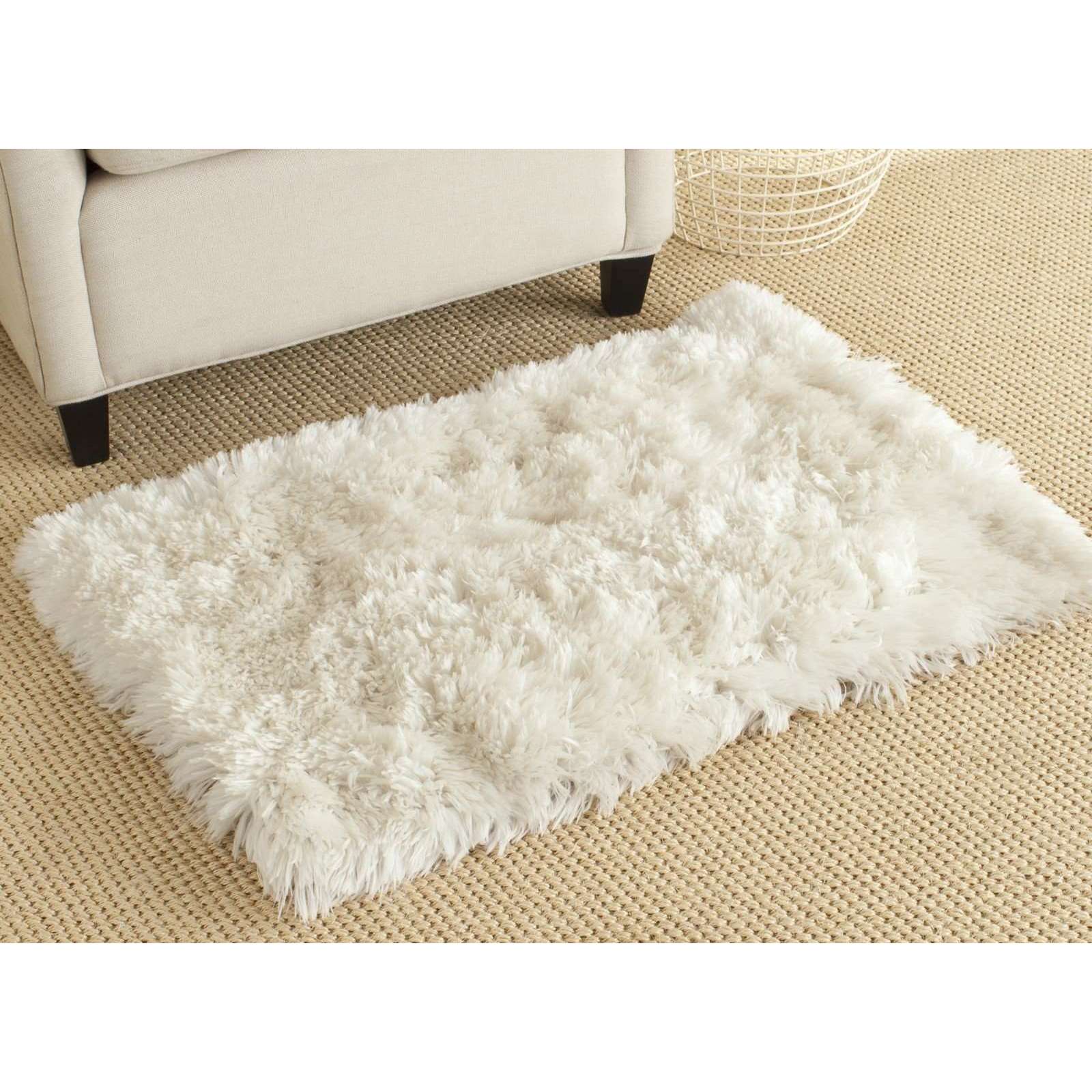 Safavieh Arctic Hand-Tufted Luxury Beige Shag Area Rug - Ideal Centerpiece for Rustic and Contemporary Interior Decor