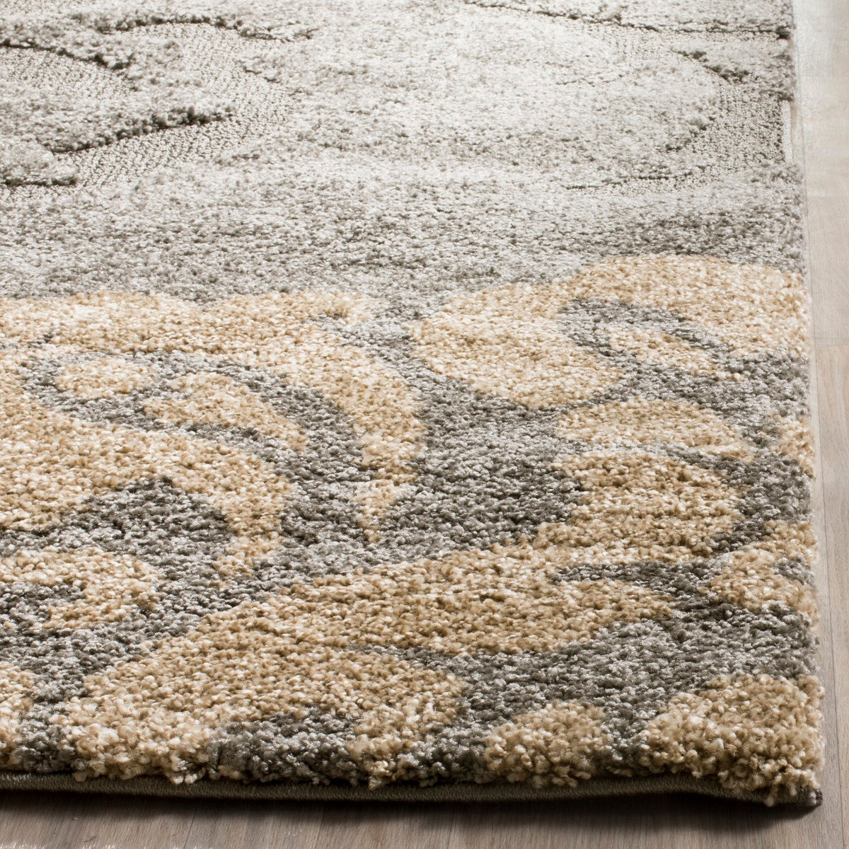 Safavieh Power-Loomed Shag Rug with Tropical Flair and Plush Botanical Motifs for Contemporary and Transitional Home Decor
