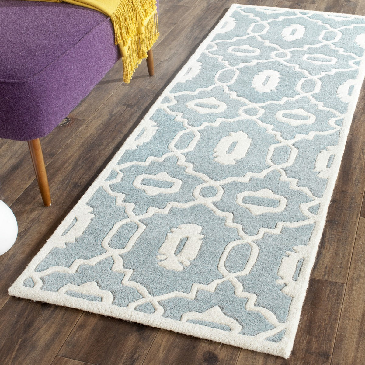 Safavieh Chatham Hand - Tufted Wool Floor Rug with Elegant Moroccan Patterns and a Contemporary Color Scheme for Sophisticated Interior Decor