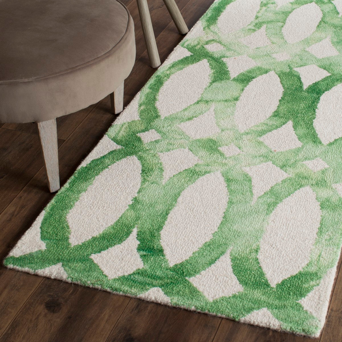 Safavieh Dip Dye Hand-Tufted Wool Area Rug - Modern Contemporary Design Featuring Rich Chocolate-Colored Ellipses on a Deep Ivory Background
