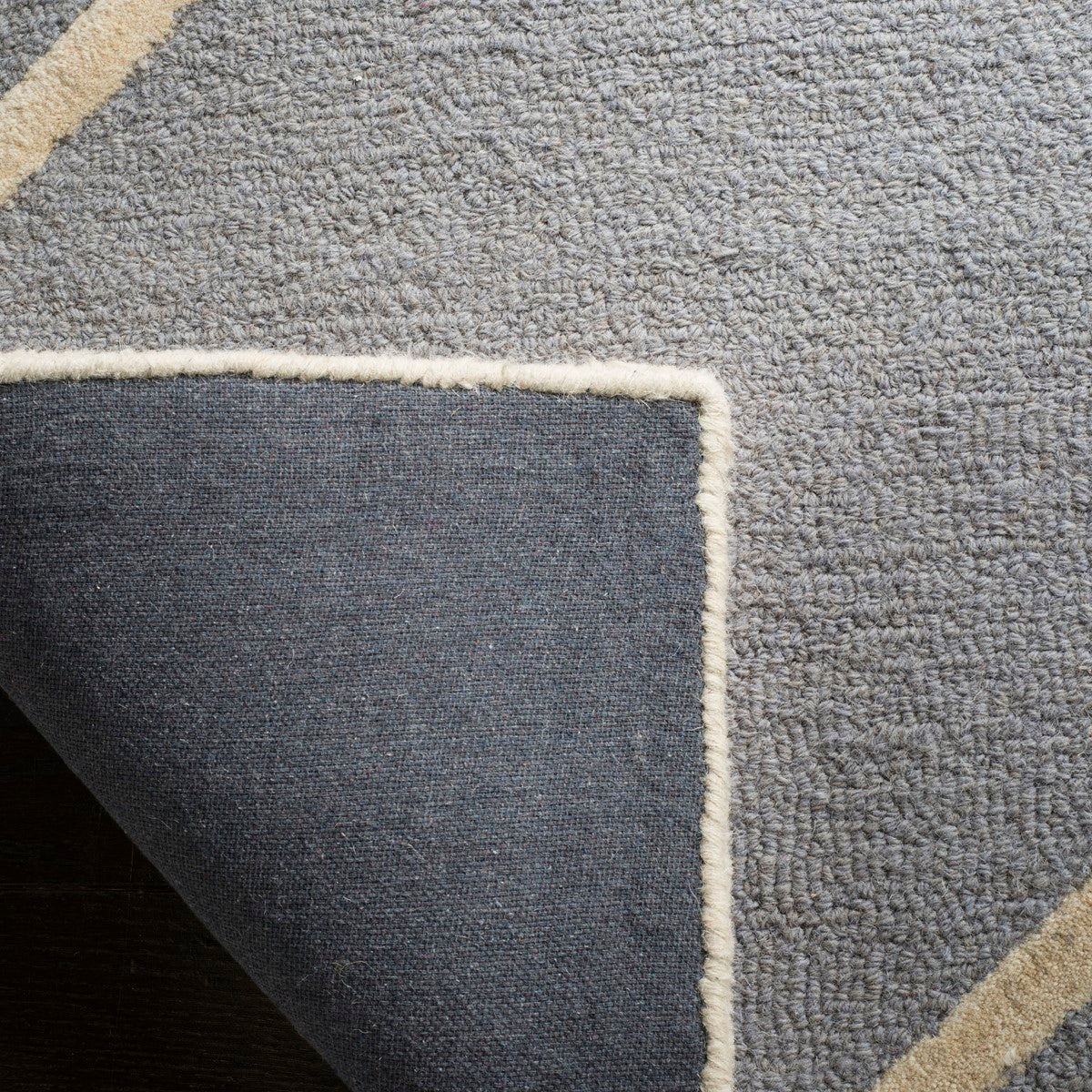 Safavieh Cambridge Hand - Tufted 100% Wool Rug: Timeless Elegance & Plush Comfort for Your Home