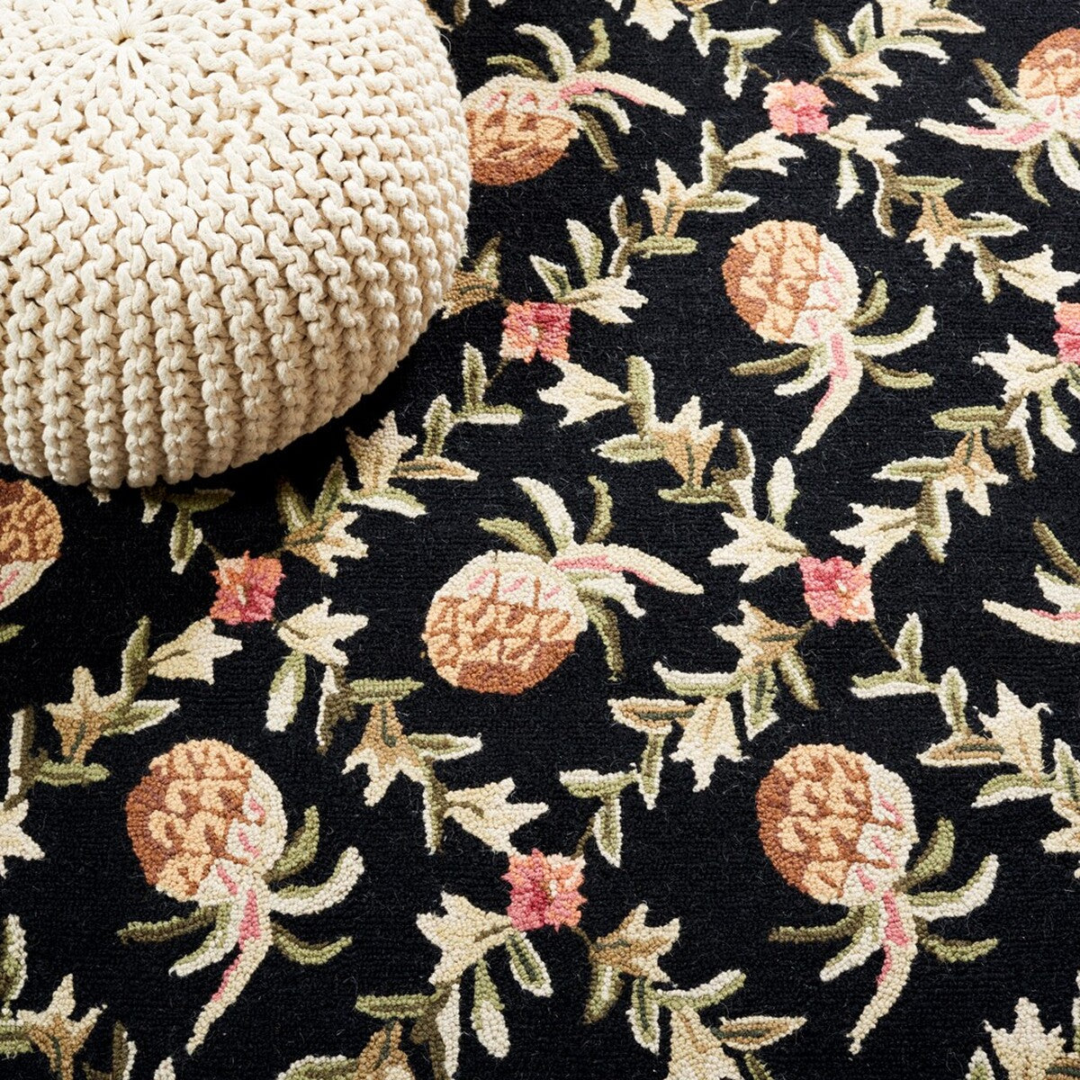 Exquisite Hand-Hooked Wool Pineapple Rug: Tropical Luxury for Your Home