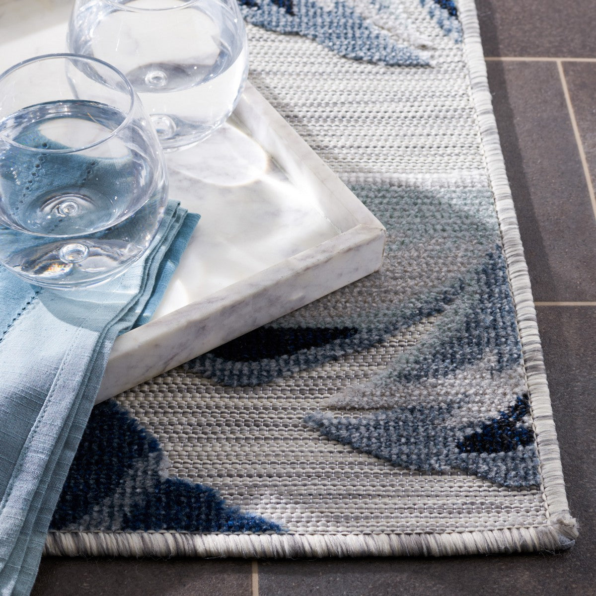 Stylish Power Loomed 100% Polypropylene Cabana Outdoor Rug Ideal for Patios and Decks