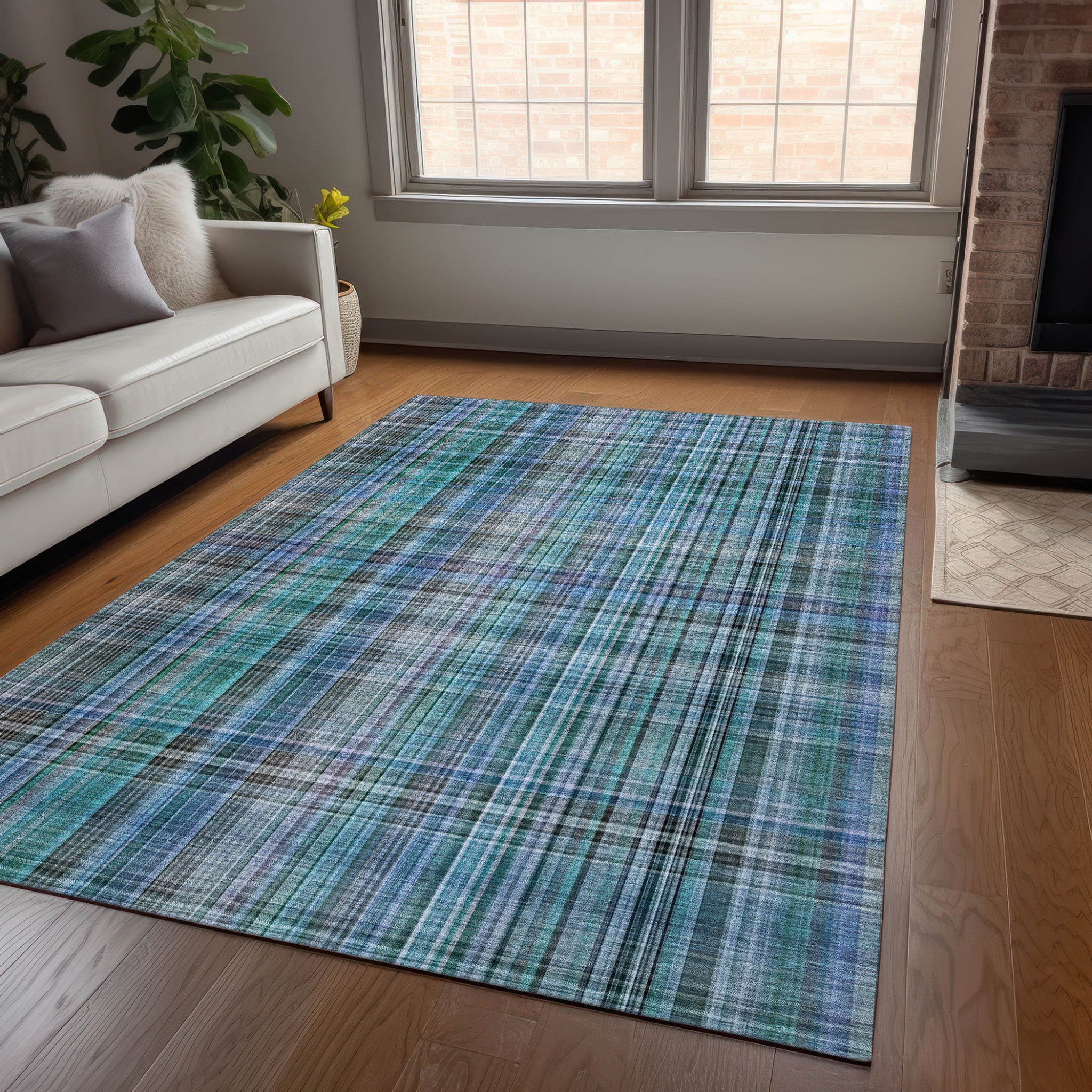 Stylish and Practical Washable Polyester Plaid Indoor-Outdoor Non-Skid and Stain-Resistant Area Rug Ideal for Homes with Pets