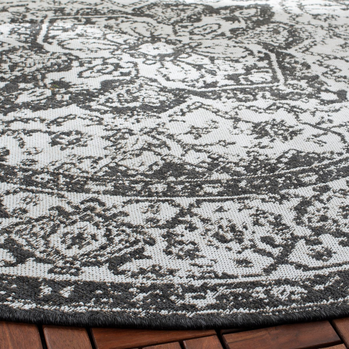 Stylish and Durable Modern Home Decor Solution: Beach Power Loomed Polypropylene Area Rug