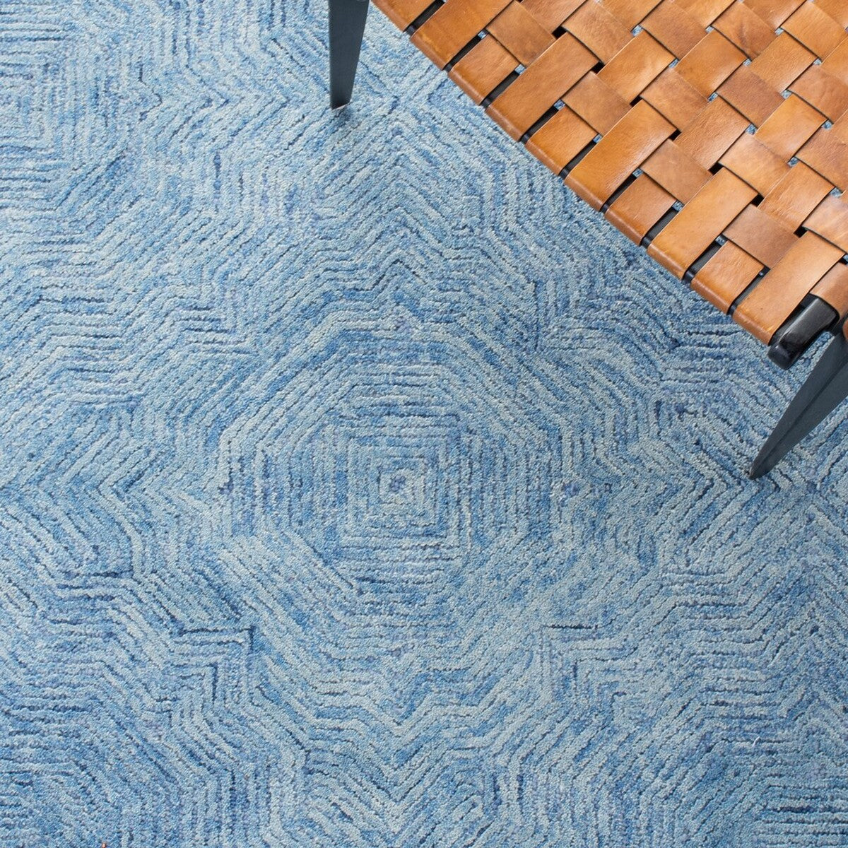 Elegant Hand - Tufted Wool Ikat 506 Rug for Luxury Home Comfort and Decor