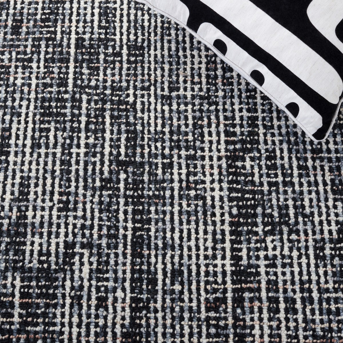 Luxurious Abstract 468 Hand-Tufted Area Rug with 100% Wool Pile and Elegant Design, Crafted in India