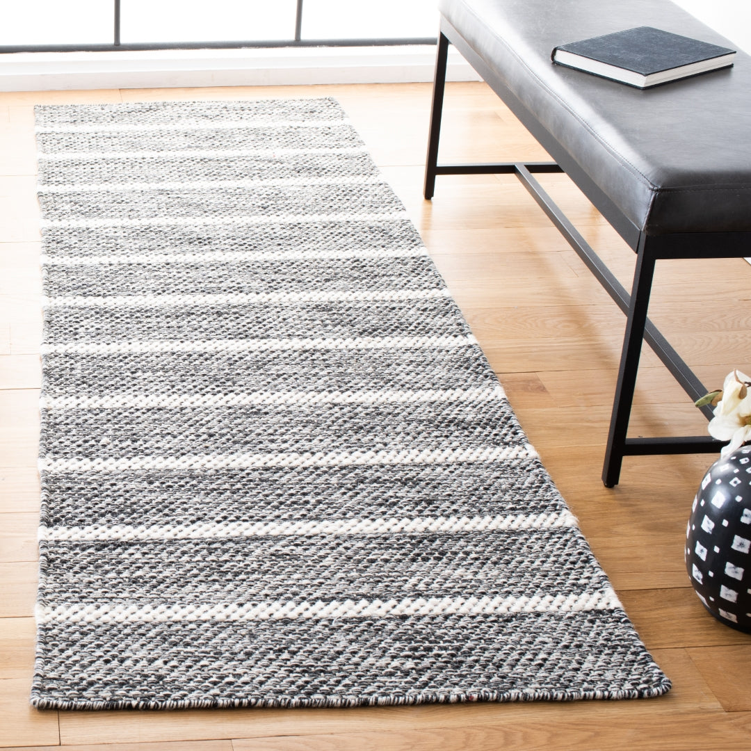 Exquisite Vermont Hand-Tufted Area Rug Made of Luxurious Wool and Cotton for Stylish Home Decor and Comfort