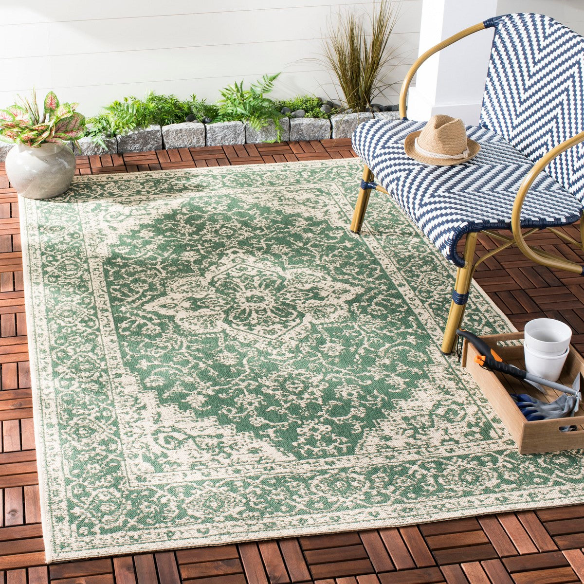 Stylish and Durable Modern Home Decor Solution: Beach Power Loomed Polypropylene Area Rug