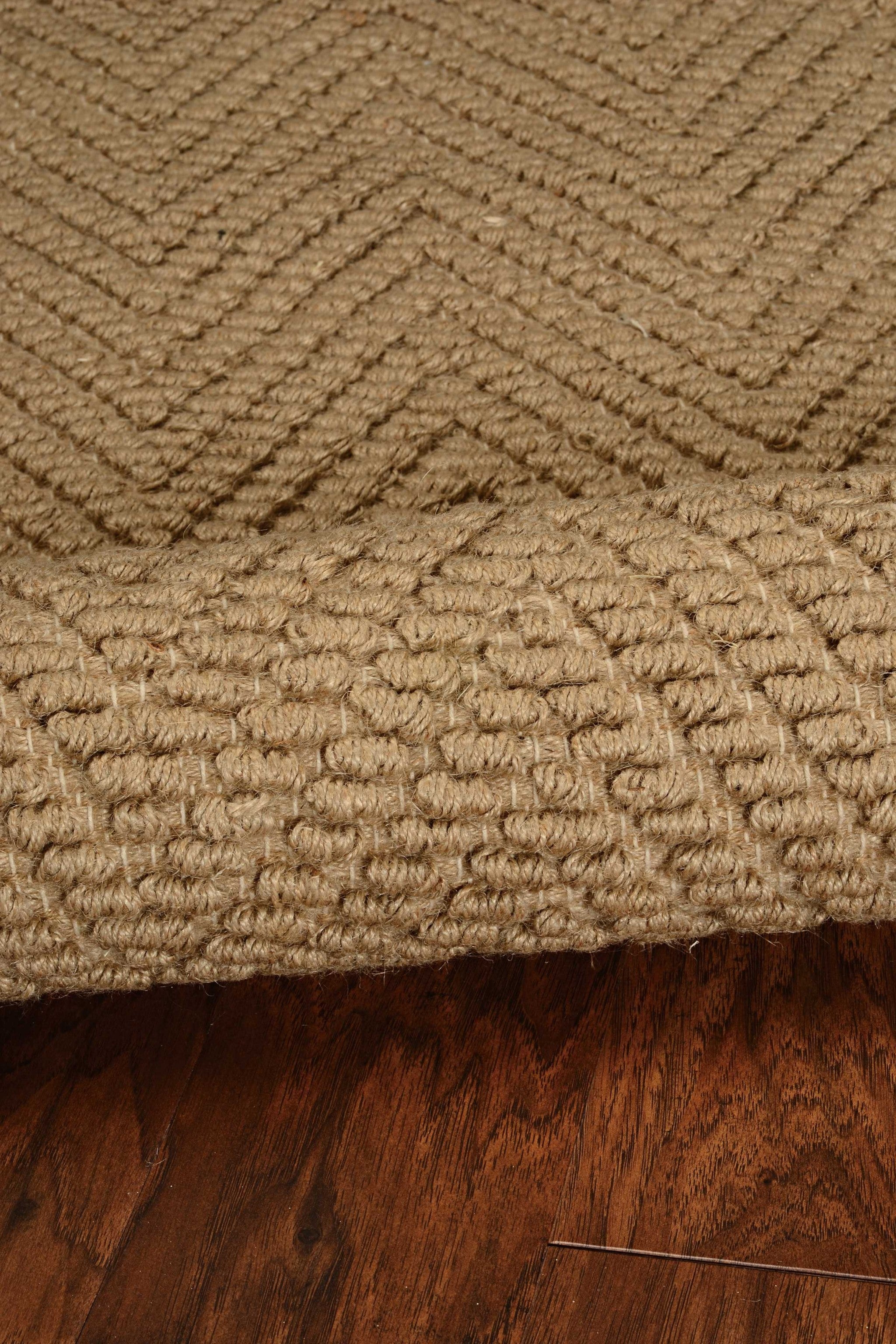 Elegant Hand-Woven Natural Chevron Area Rug for a Stylish Living Space