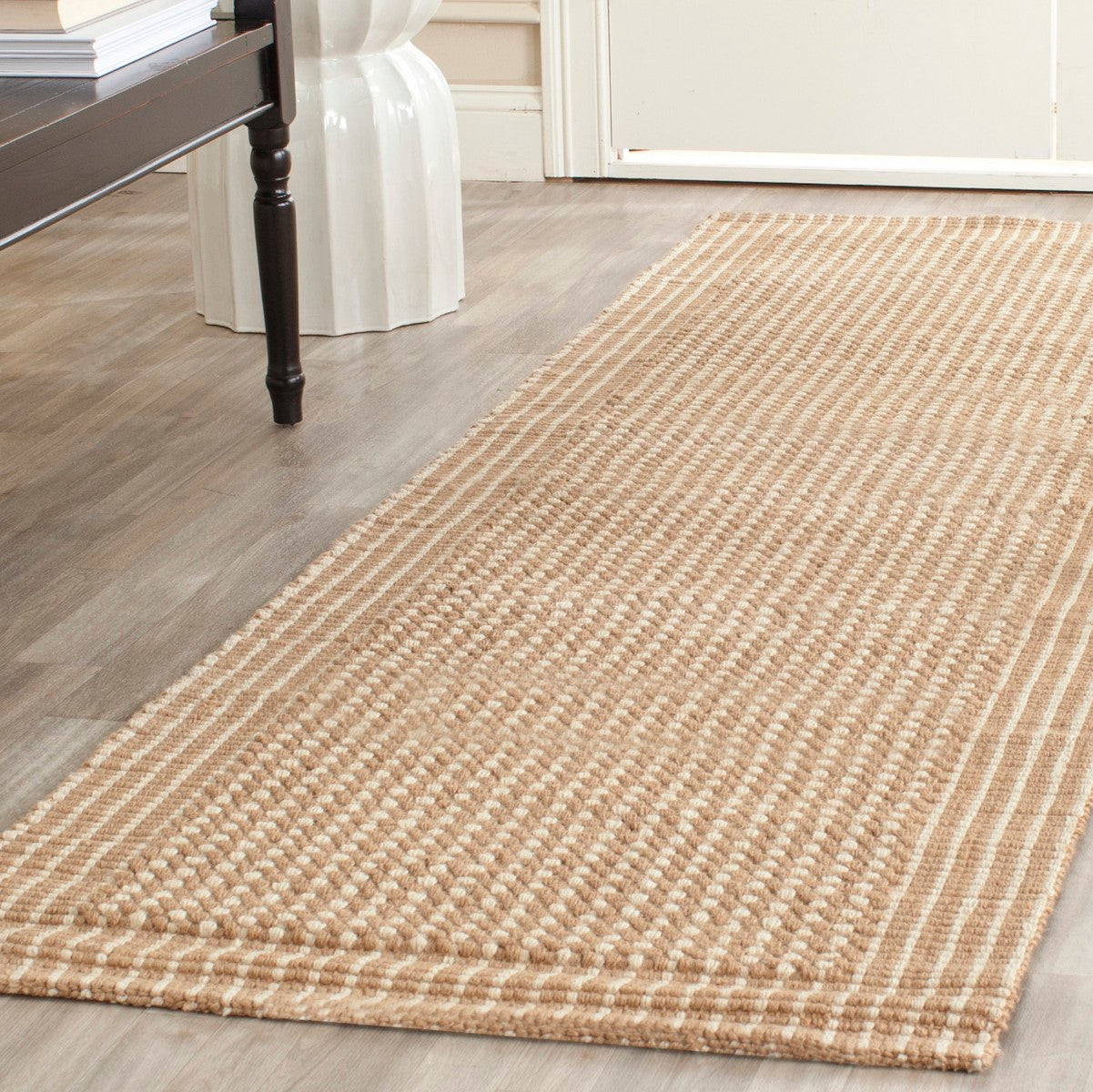 Eco-Friendly Soft Jute Hand Woven Rug in Coastal Chic Style for Beach Homes
