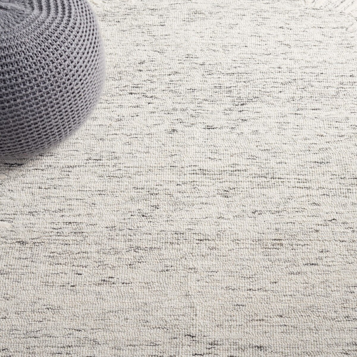 Exquisite Abstract Hand-Tufted Contemporary Wool Area Rug for Elegant Living Space Decor Enhancement