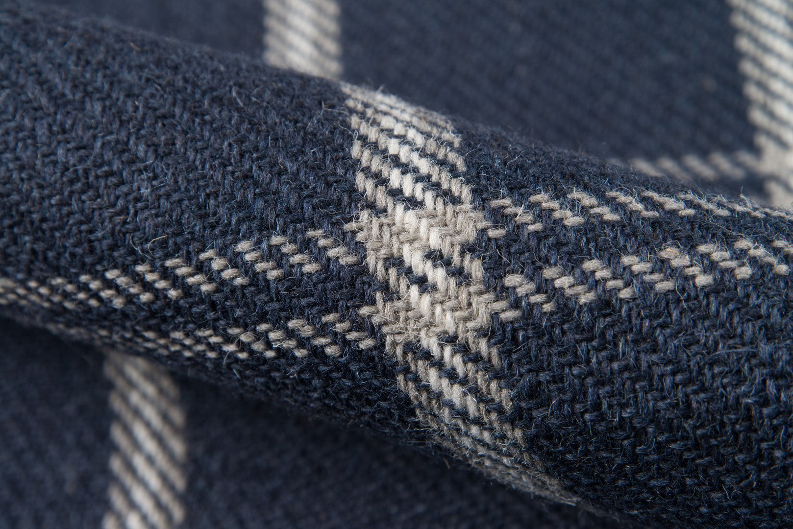 Erin Gates Hand-Woven Contemporary Plaid Area Rug - A Timeless Wool Flooring Solution for Elegant Indoor Environments