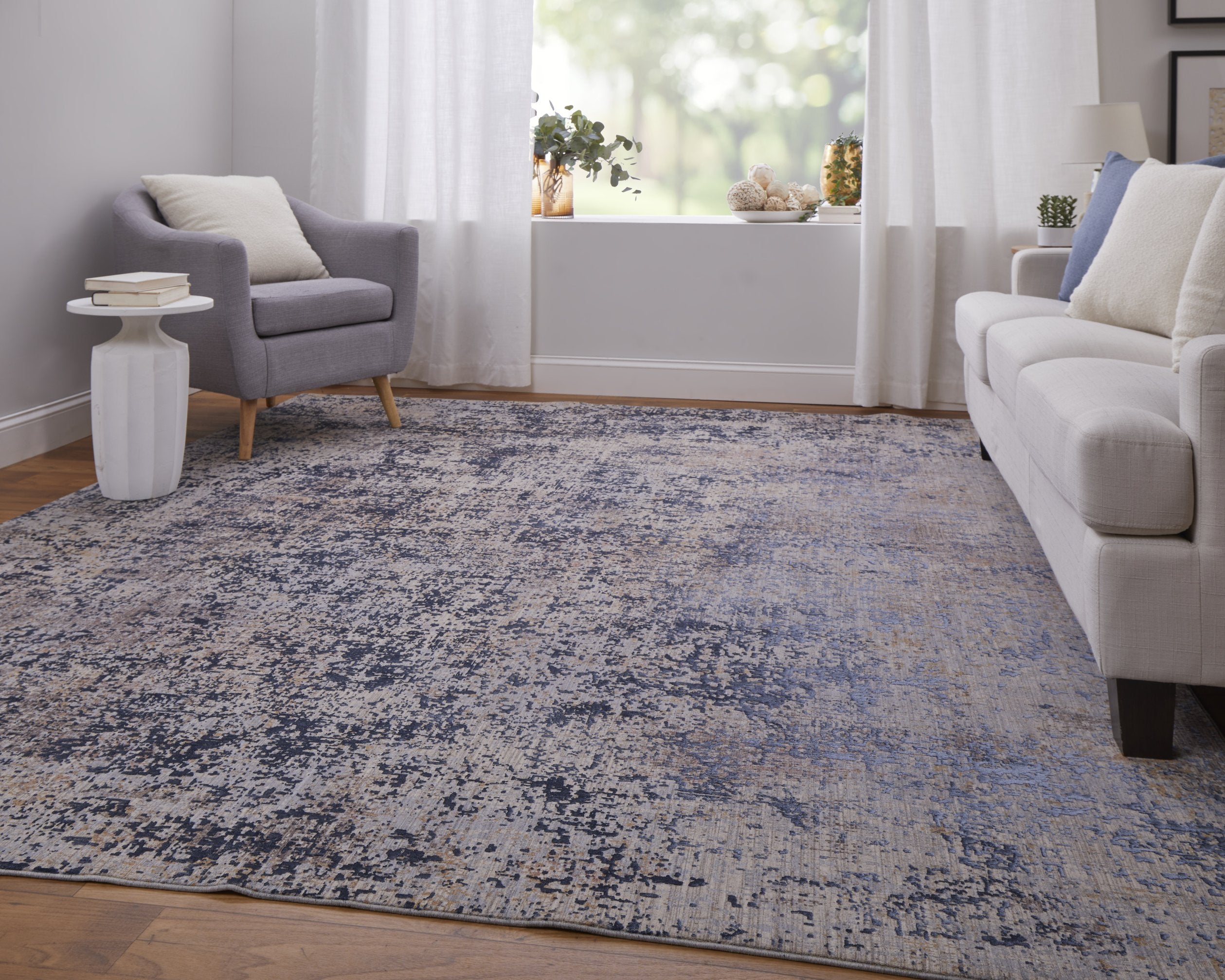 Pryor Luxury Machine-Made High-Low Pile Abstract Area Rug Crafted from Polyester and Viscose for Contemporary Modern Spaces