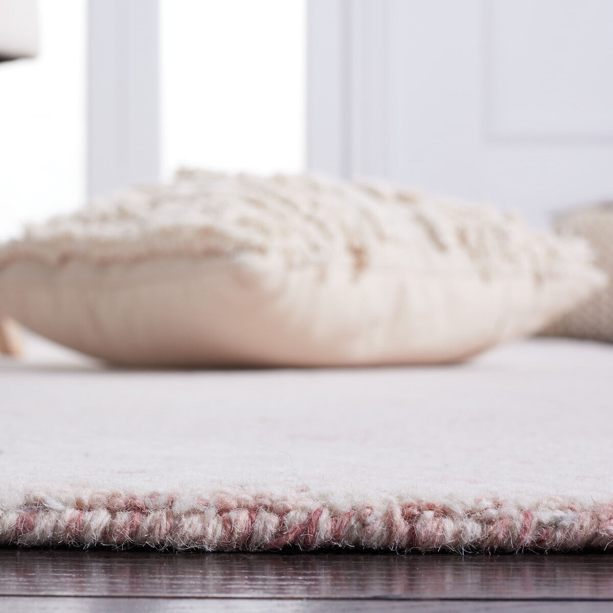 Luxurious Hand - Tufted 100% Fine Indian Wool Pile Rug for Timeless Home Elegance