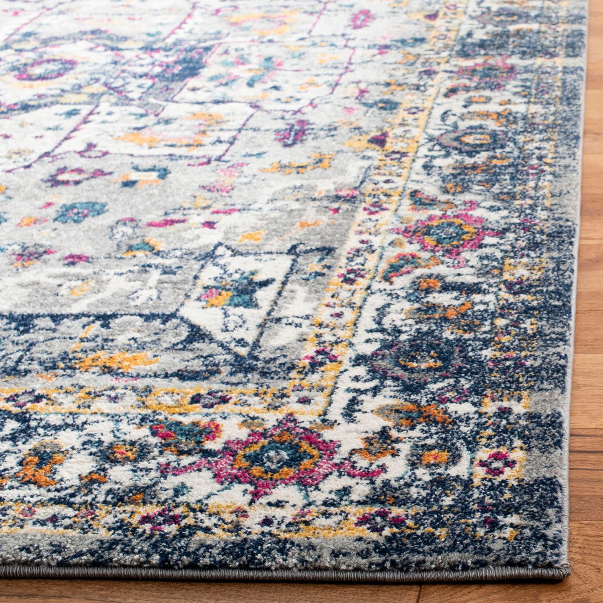 Safavieh Evoke Stylish and Fashionable Power Loomed Frieze Area Rug with Soft, Casual, and Adaptable Design for Contemporary Interiors