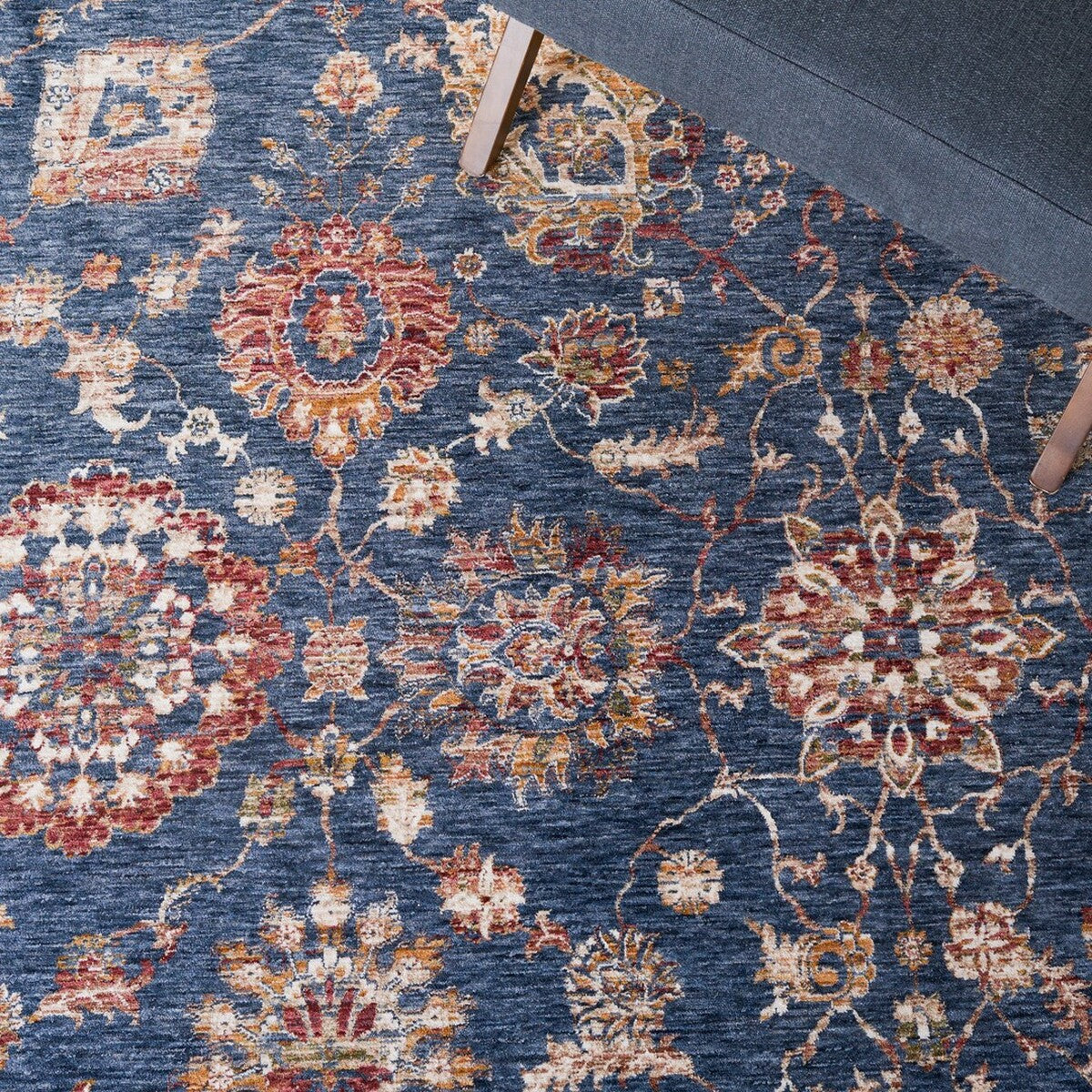 Heirloom 718 Luxury Power-Loomed Polyester Pile Rug for Classic Home Decor