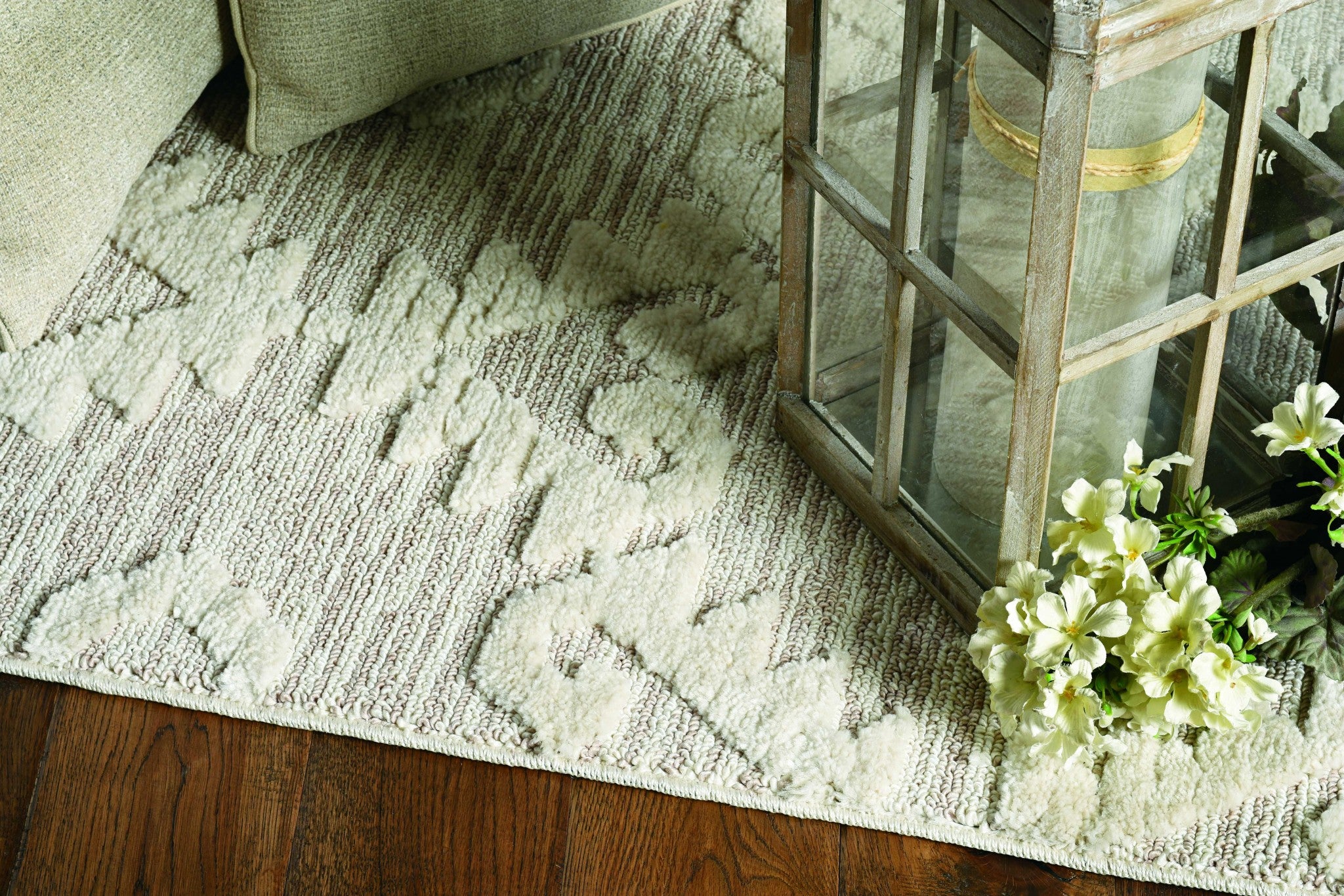 Exquisite Turkish-Style Ivory Beige Area Rug for a Cozy Home Ambiance