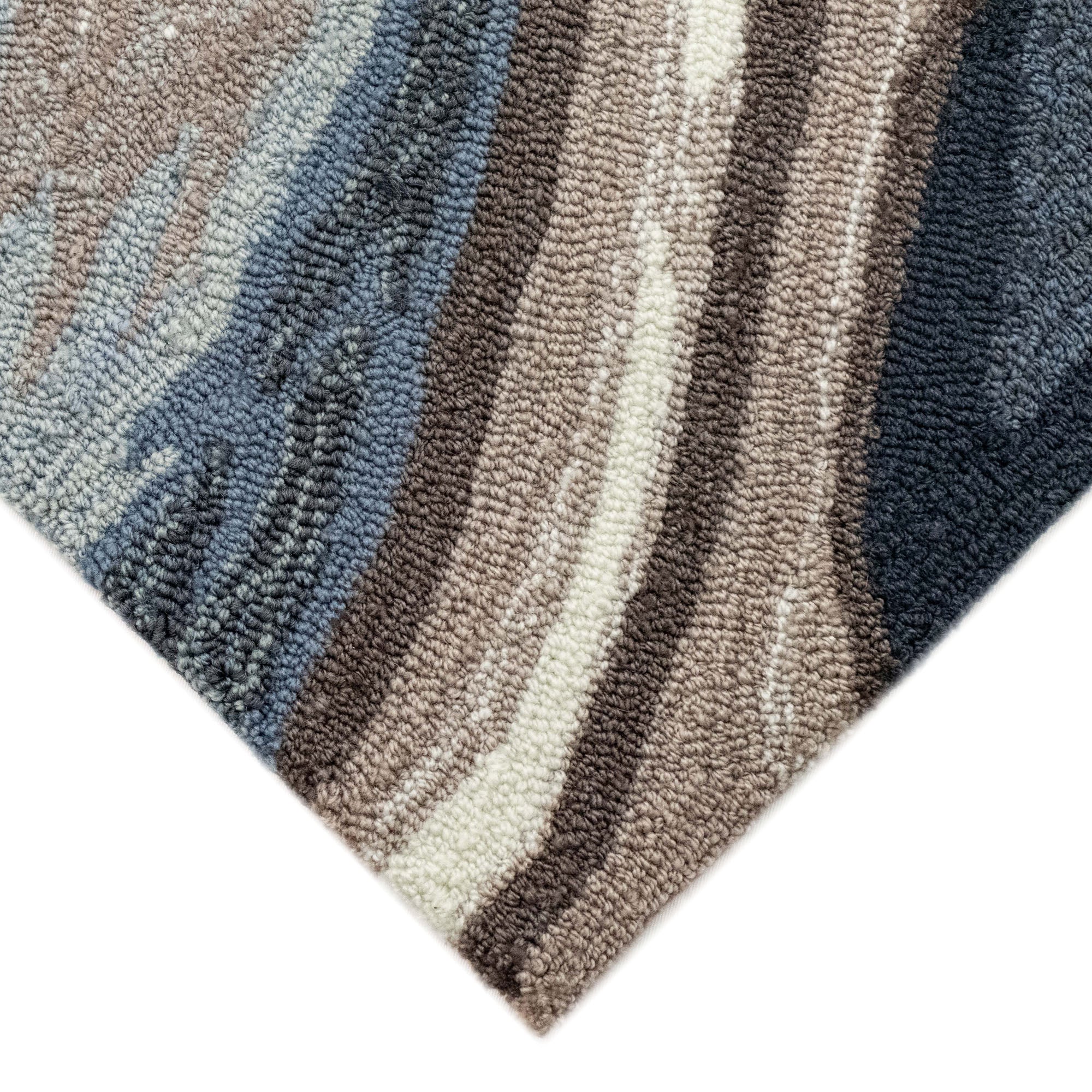 Ravella Hand-Tufted Indoor/Outdoor Rug: Weather-Resistant, Wave-Inspired Stylish Accent