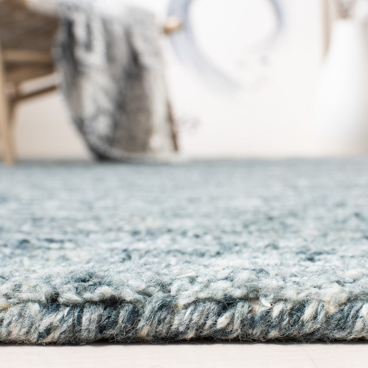 Luxurious Himalayan Hand - Tufted Area Rug Crafted from an 85% Wool and 15% Cotton Blend with an Elegant Indian Design