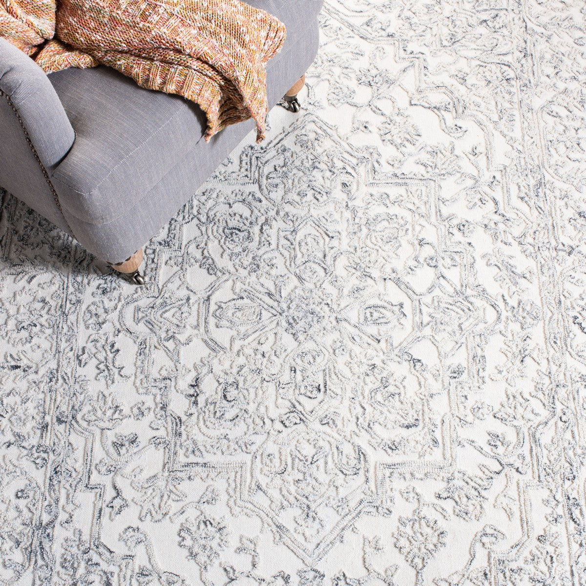 Exquisite Hand - Tufted Luxury 100% Indian Wool Trace 302 Rug for Elegant Home Decor with a Soft and Sumptuous Texture