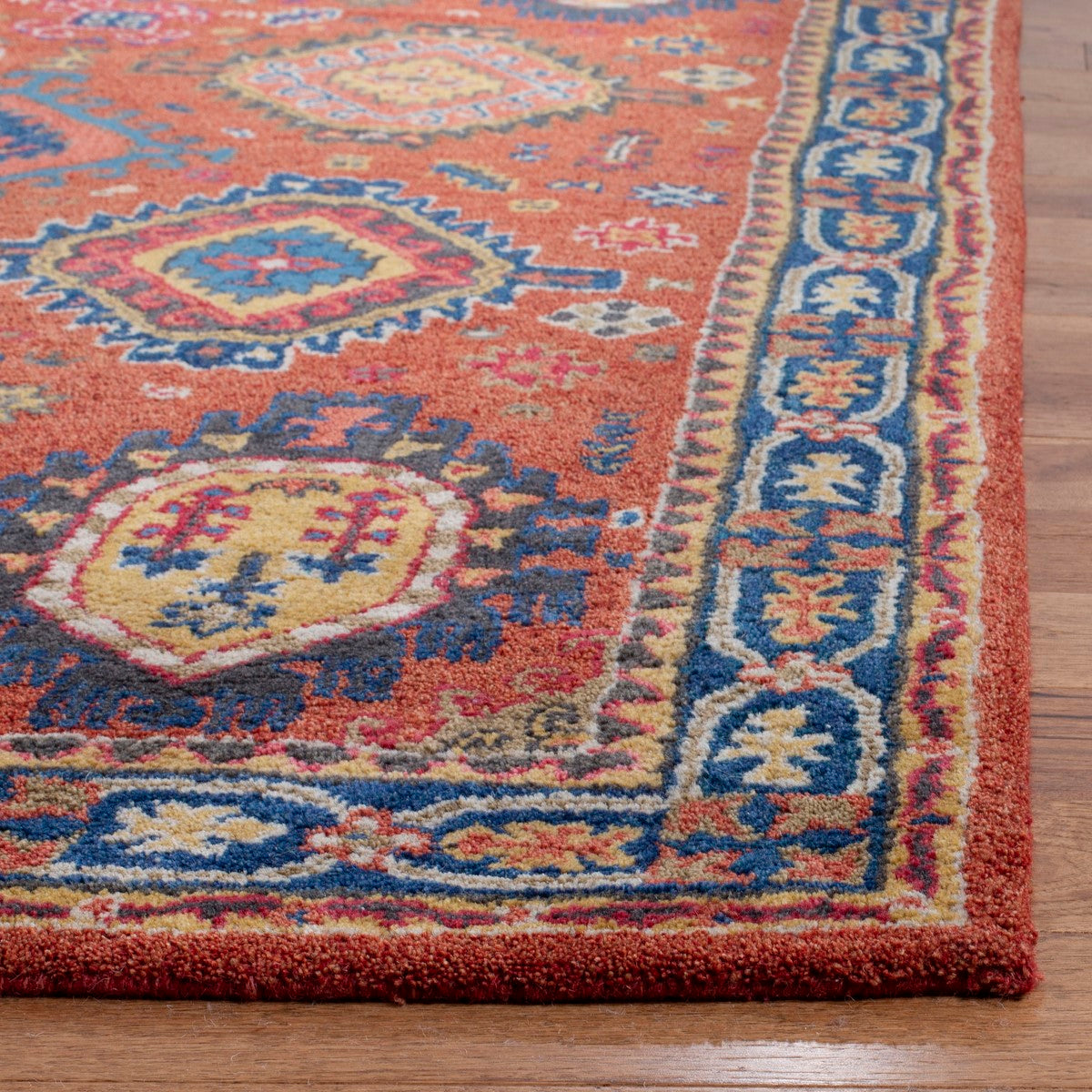 Safavieh Heritage Collection Hand-Tufted Wool Area Rug - A Luxurious and Durable Design for Effortlessly Elevating Your Home Decor