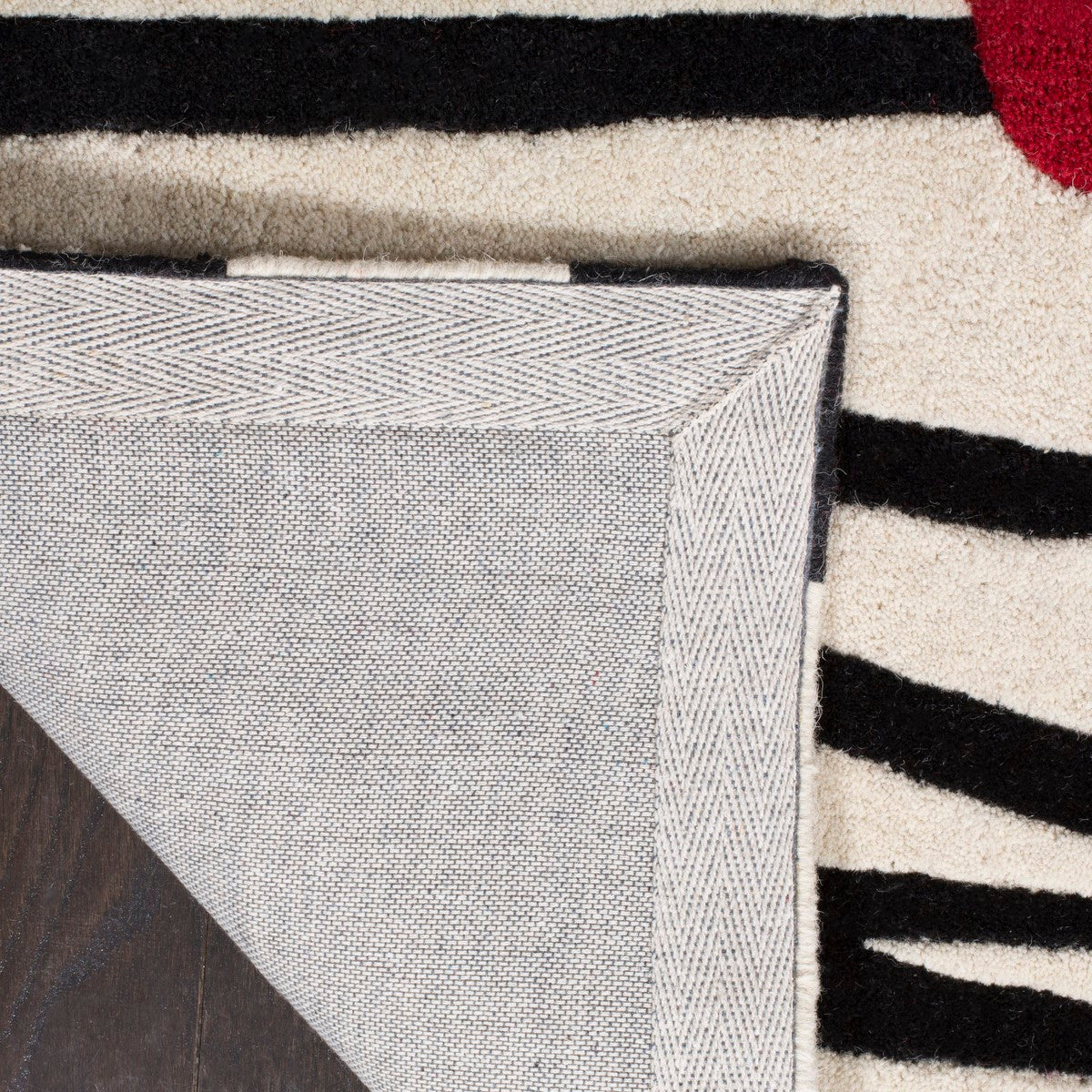 Safavieh Soho Hand - Tufted Wool and Viscose Area Rug with an Elegant Transitional Design Ideal for Both Modern and Classic Living Spaces