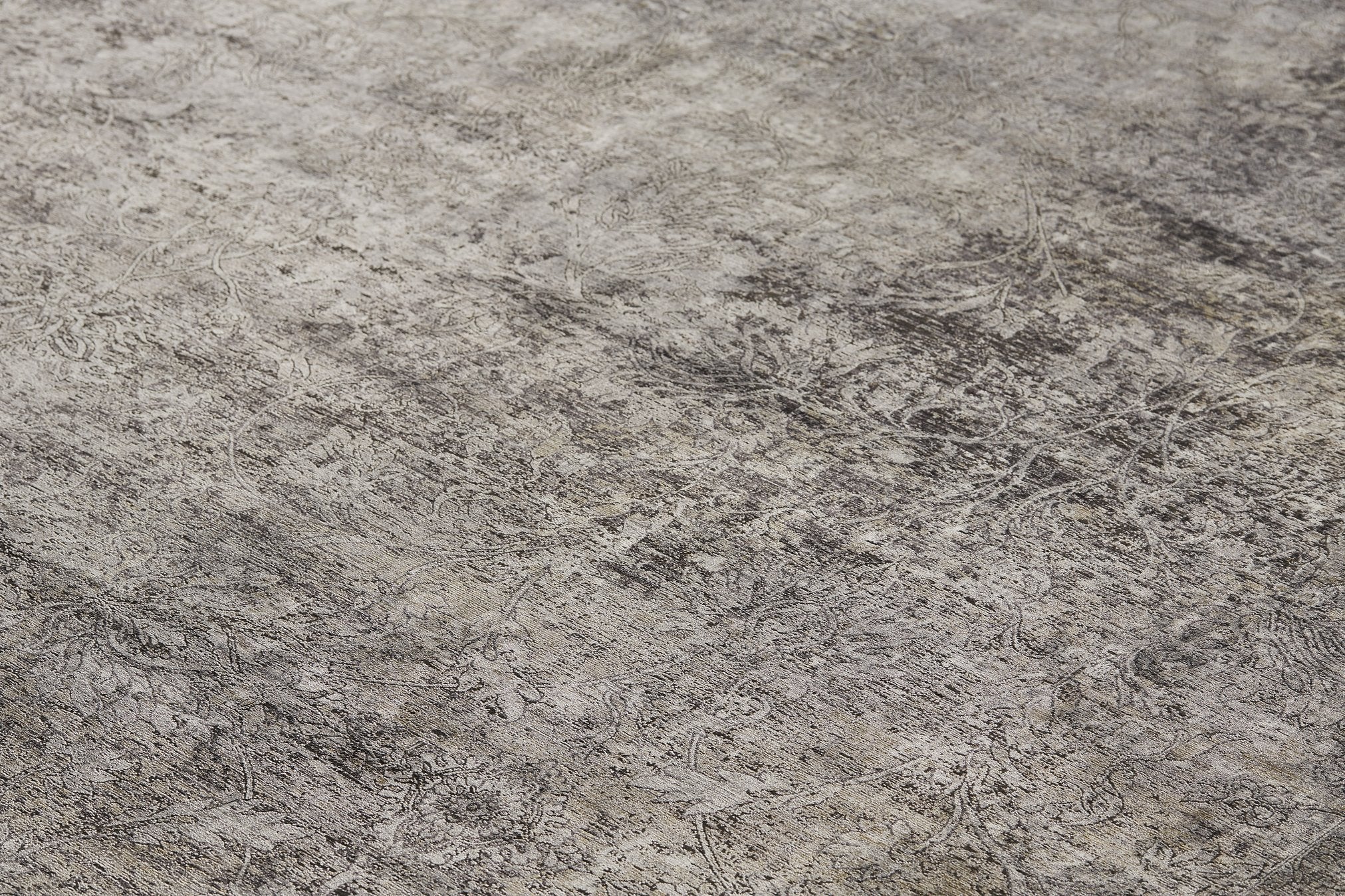 Sarrant Ultra - Durable Viscose Polyester Medallion Rug with Soft Touch and Elegant Design