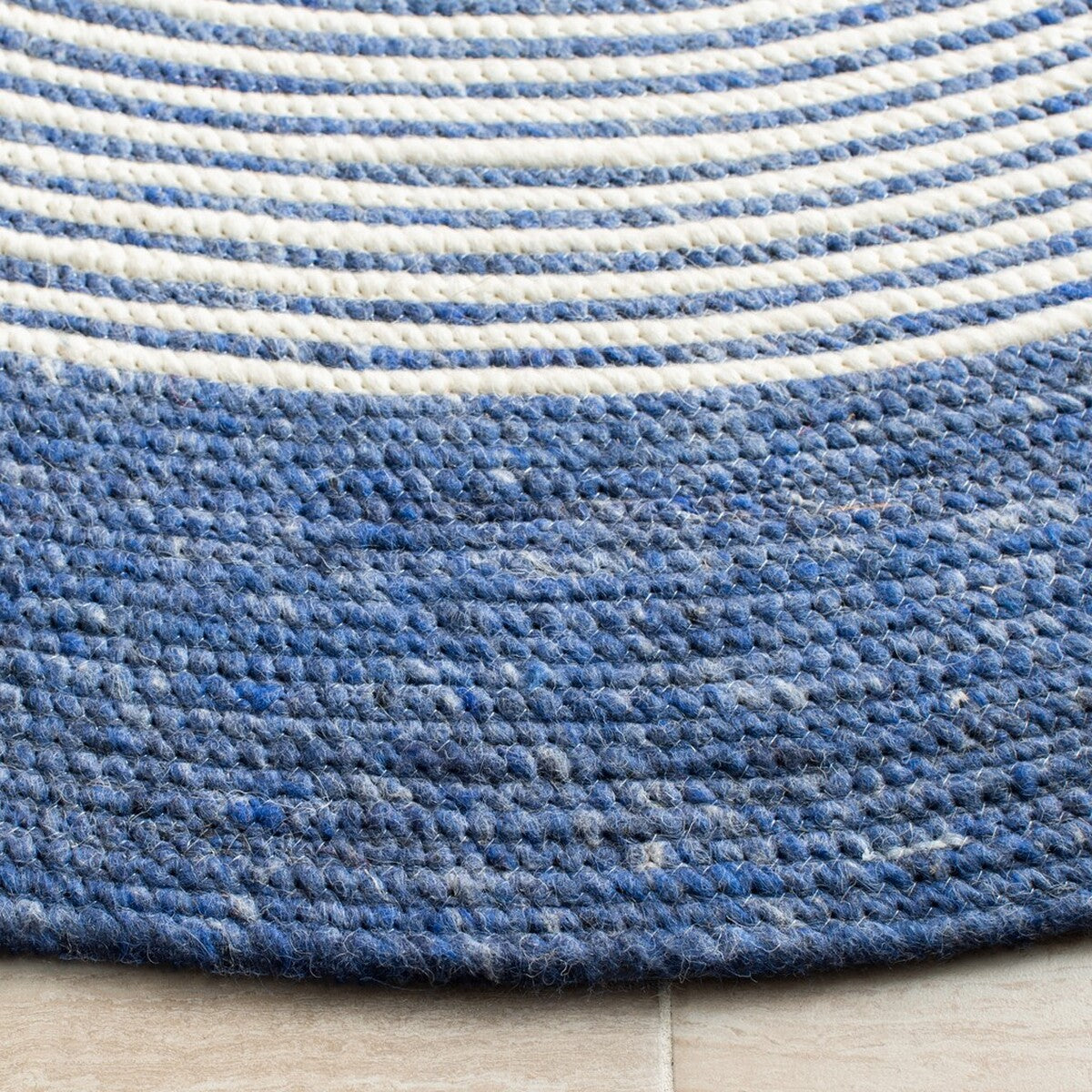 Exquisite Braided Hand - Woven Contemporary Floor Rug Crafted from 60% Wool and 40% Cotton, Perfect for Home Interior Decor