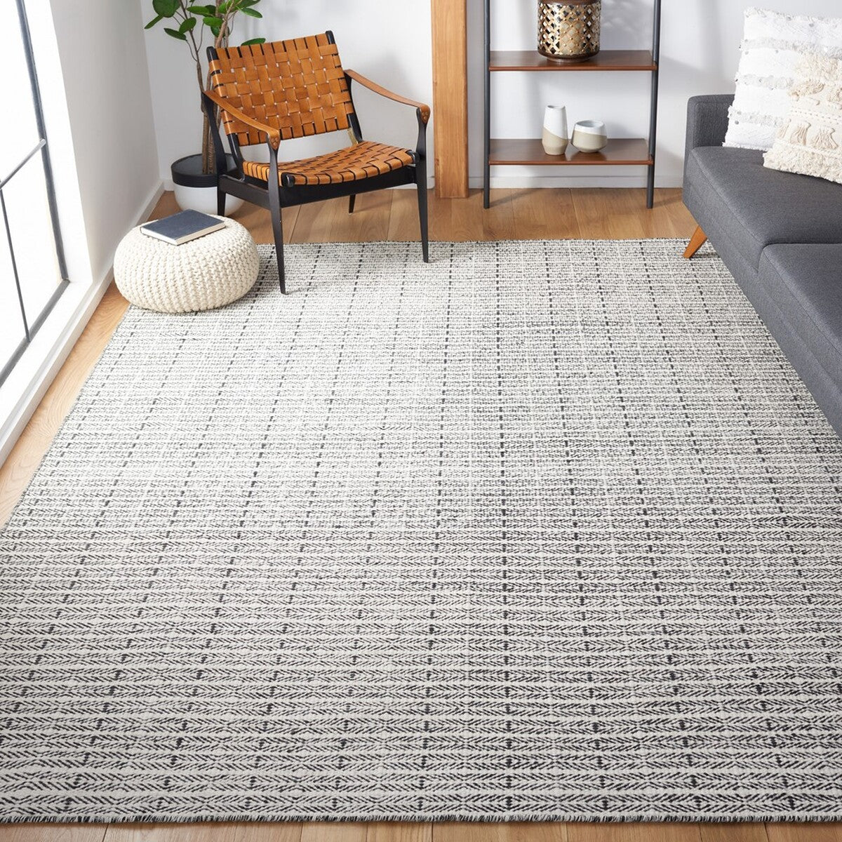 Luxurious Vermont Hand - Tufted Area Rug Crafted with 80% Wool and 20% Cotton, Featuring Soft Pile Height and Indian Artisanship