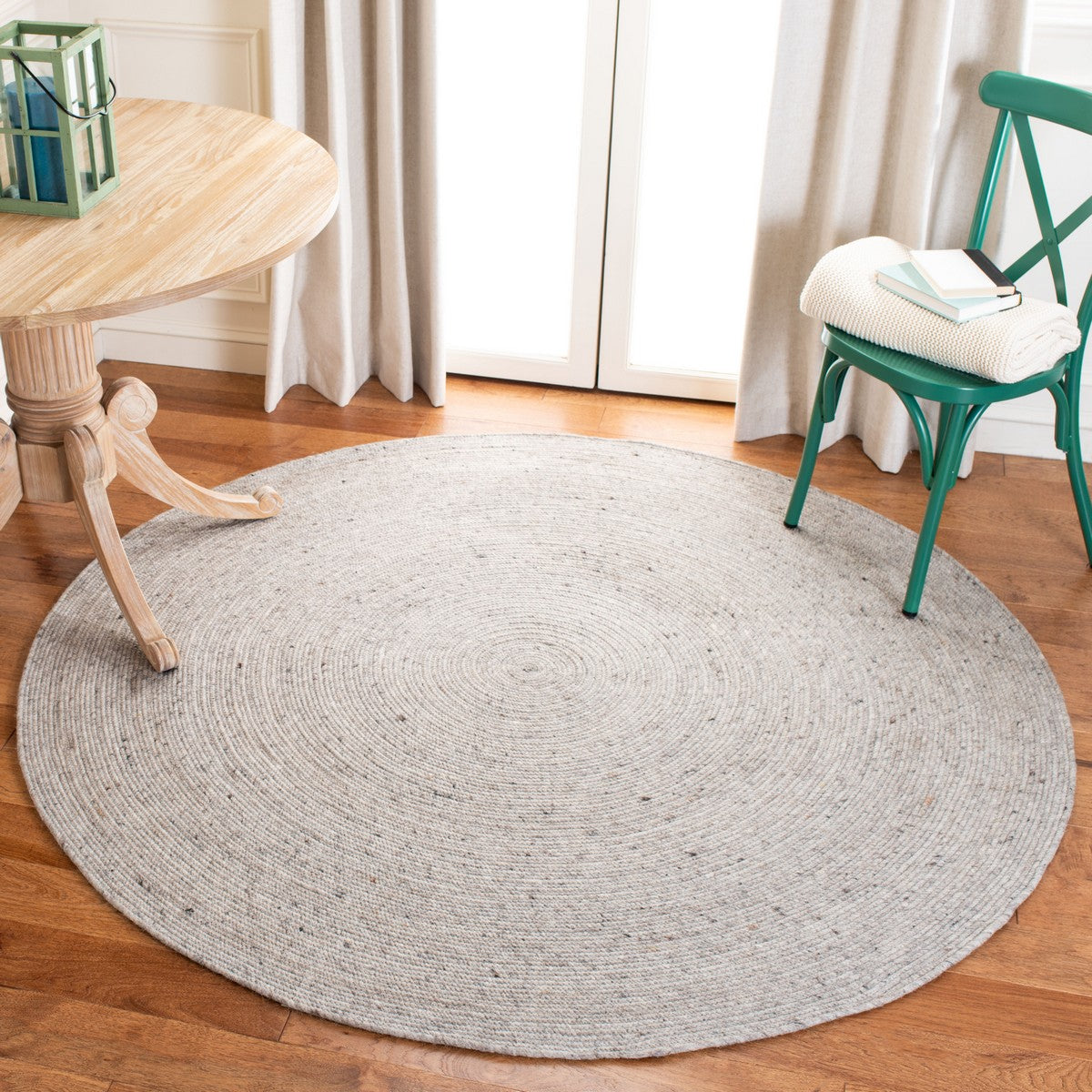 Stylish and Durable Hand - Braided Contemporary Rug: 60% Wool, 40% Cotton