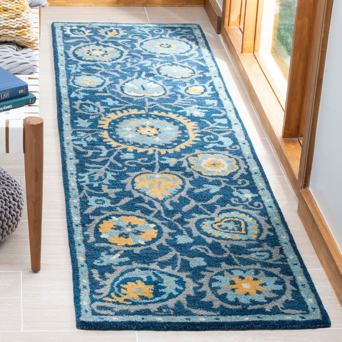 Safavieh Heritage Hand-Tufted Pure Wool Area Rug - A Luxurious and Durable Design Ideal for High Traffic Zones in Any Home Decor Setting