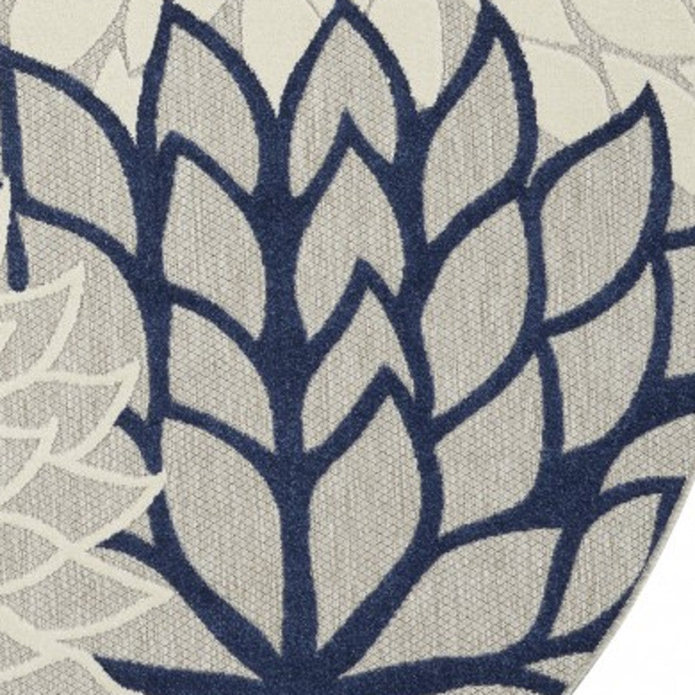 Stunning Indoor-Outdoor Floral Area Rug with Black and White Design for Modern Interiors