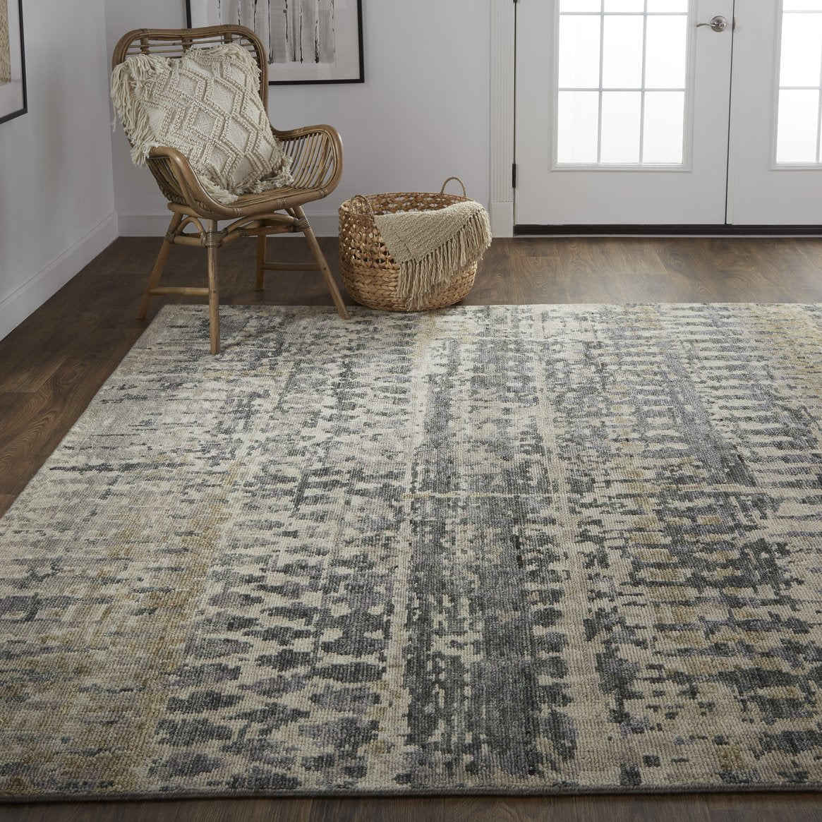 Luxurious Low-Pile Hand-Knotted Wool Rug with Abstract Geometric Patterns for Every Space