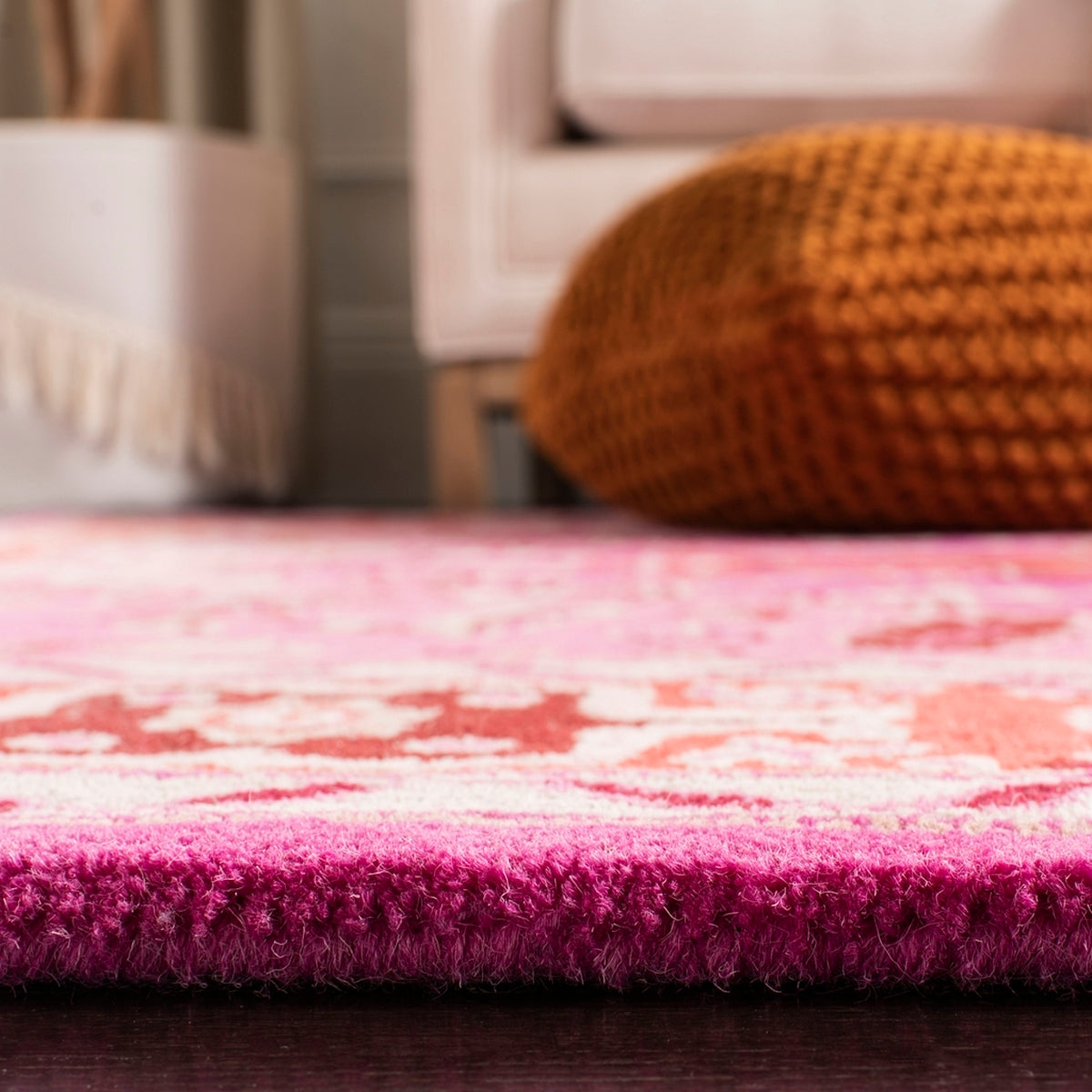 Luxurious Hand-Tufted Indian Wool Rug with 11mm Pile Height and Elegant Design