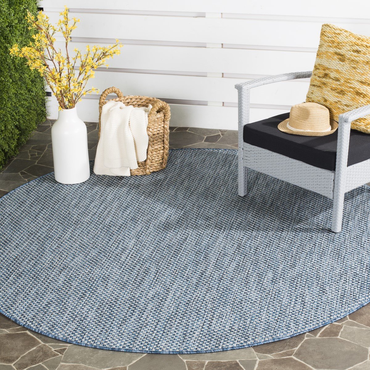 Stylish All-Weather Indoor/Outdoor Power Loomed Checkered Rug for Any Space