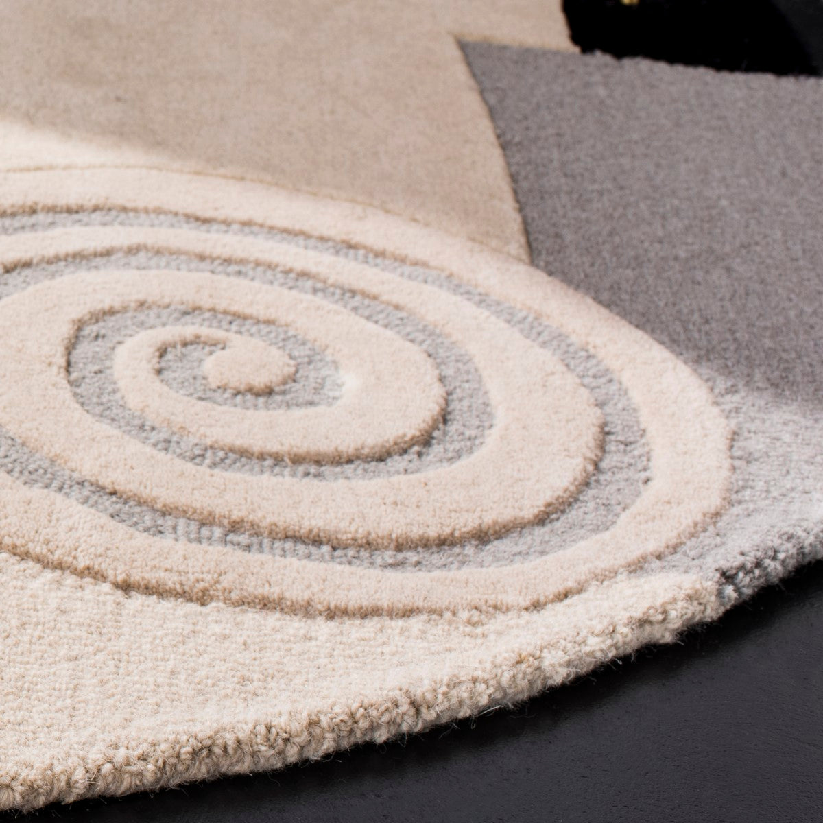 Safavieh Rodeo Hand - Tufted Luxury 100% Wool Rug for Comfortable Living Spaces