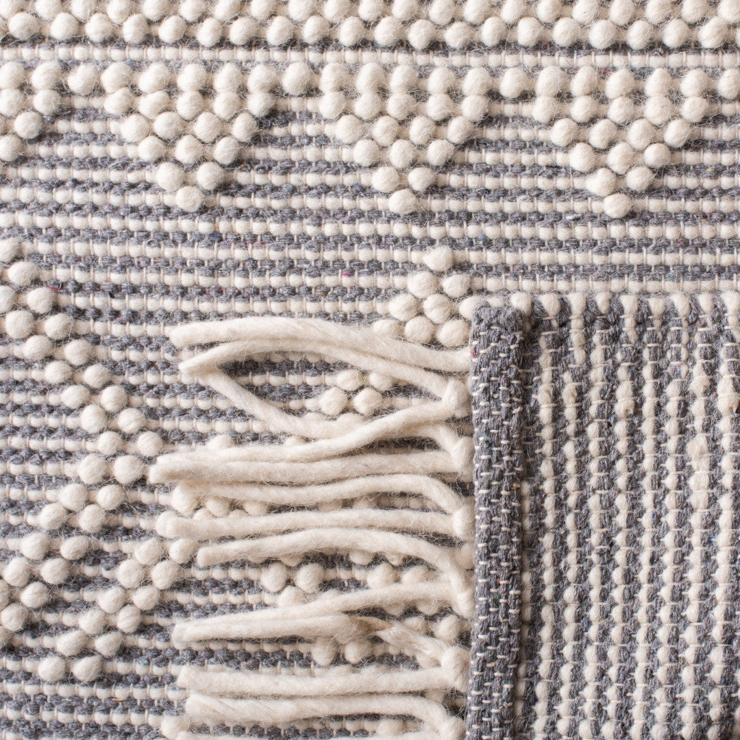 Luxurious Indian Hand - Loomed Rectangle Rug: 80% Wool, 20% Cotton