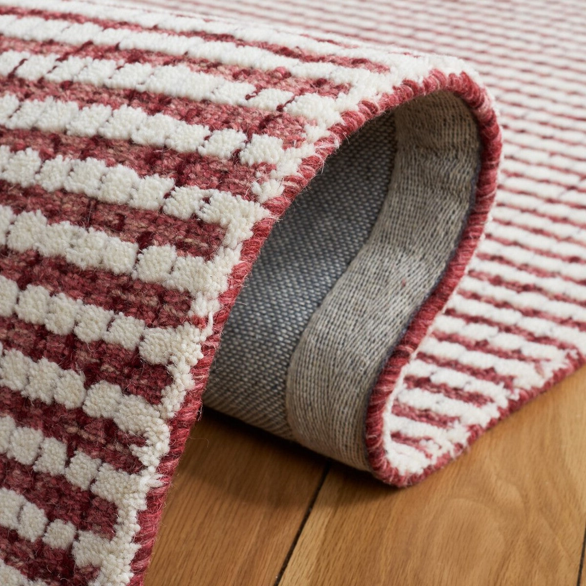 Luxurious Indian Hand-Tufted Wool Abstract Rug for Modern Homes