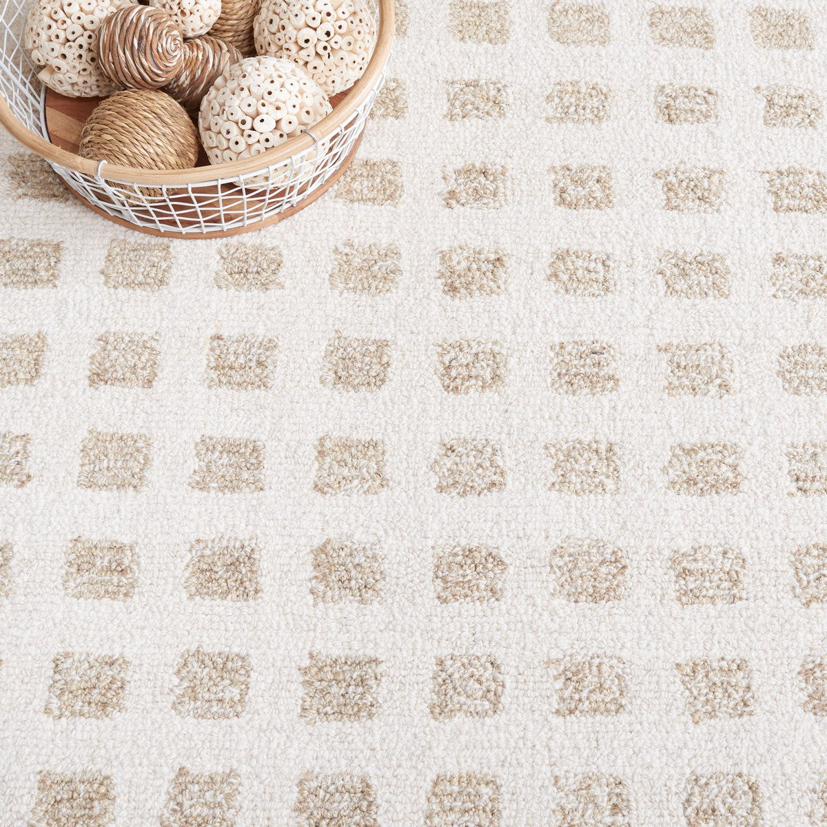 Ebony 604 High - end Hand - crafted Checkered Area Rug Made from a Stylish Blend of Wool, Jute and Cotton for Elegant Interior Spaces