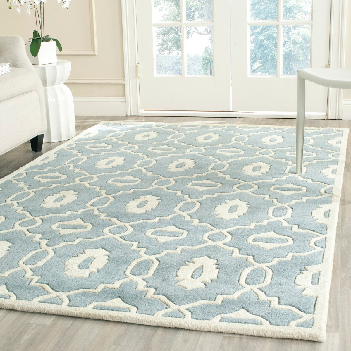 Safavieh Chatham Hand - Tufted Wool Floor Rug with Elegant Moroccan Patterns and a Contemporary Color Scheme for Sophisticated Interior Decor