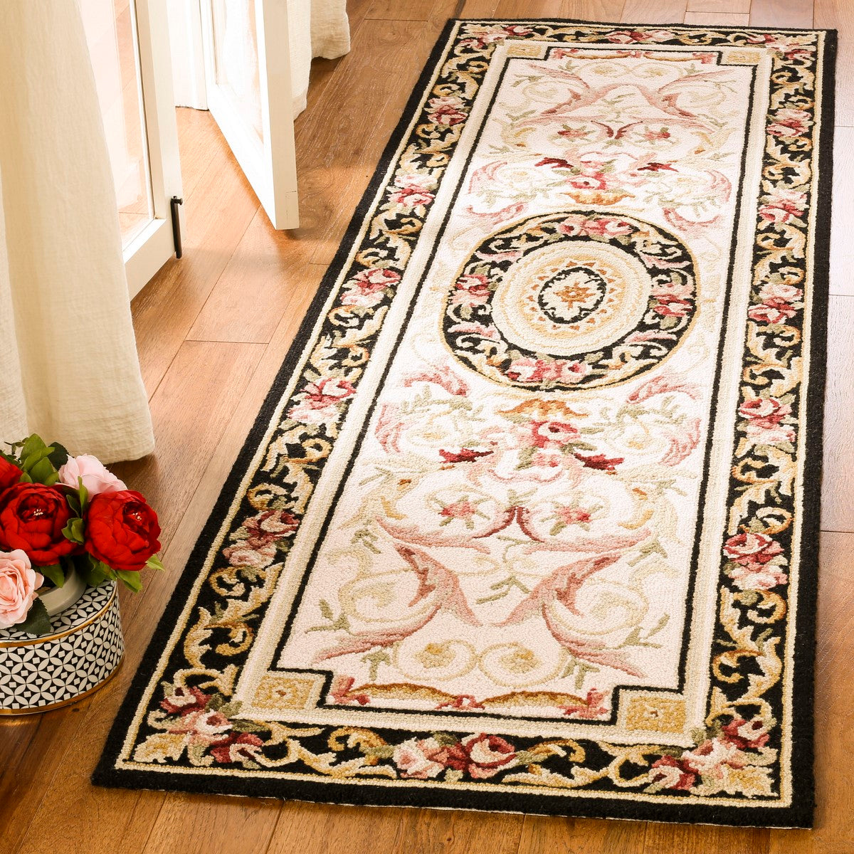 Luxurious Hand-Hooked Chelsea Rug: Pure Virgin Wool with Classic American & European Designs